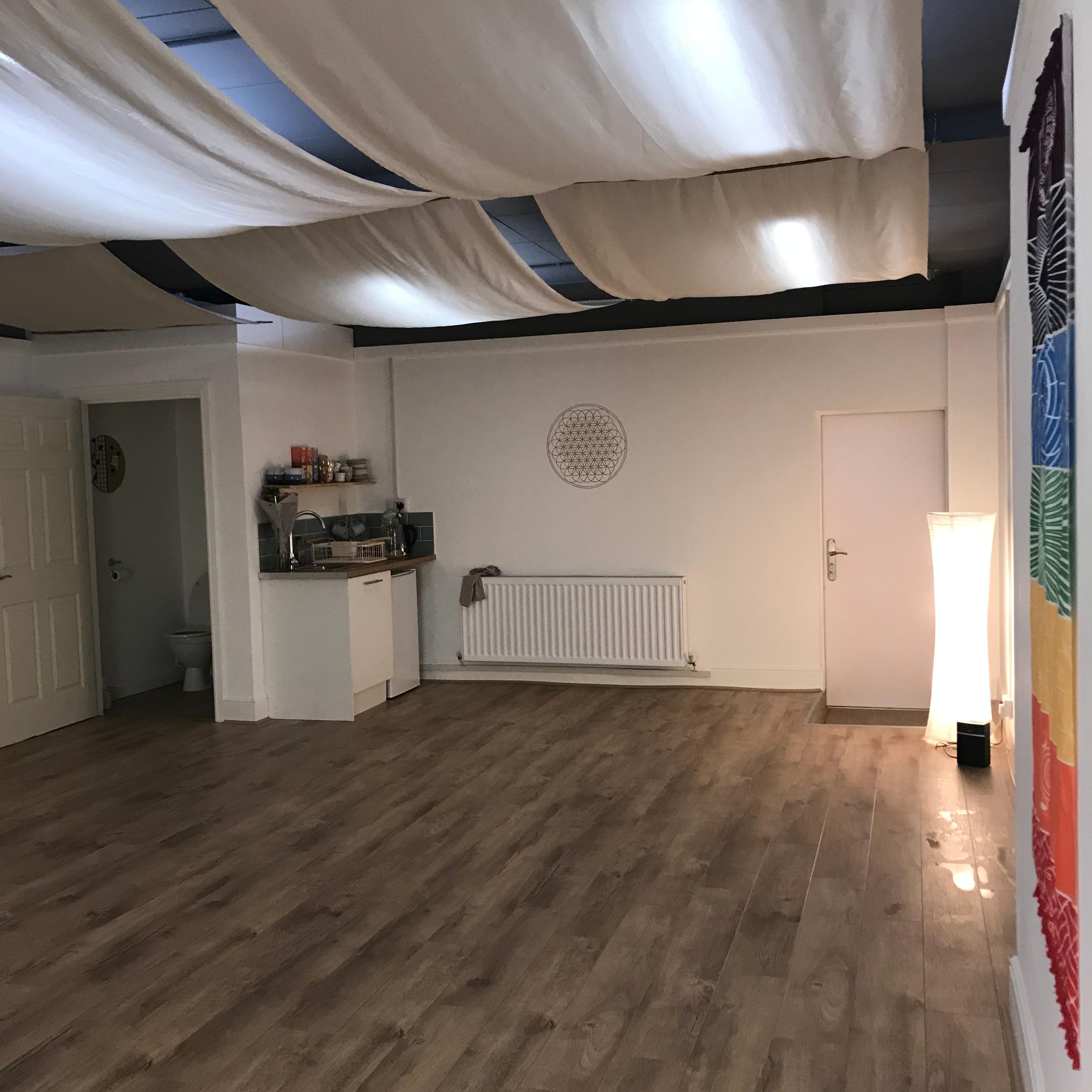 Versatile yoga studio with minimalist design, perfect for workshops and gatherings.