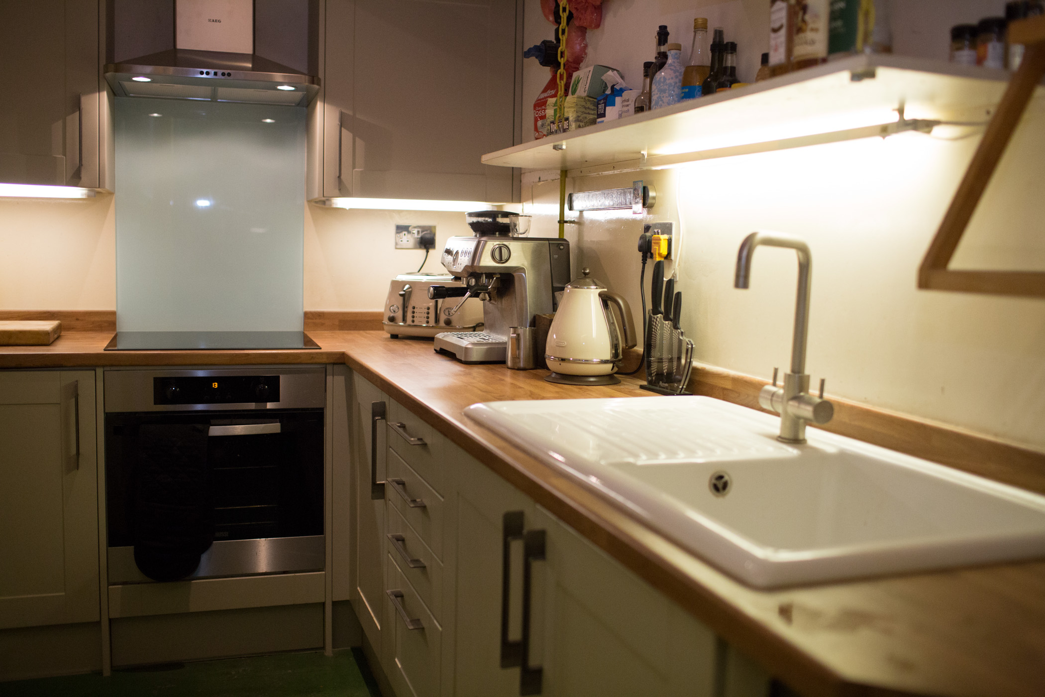 "Modern kitchen in Dock Street Studio, perfect for event catering and food preparation."