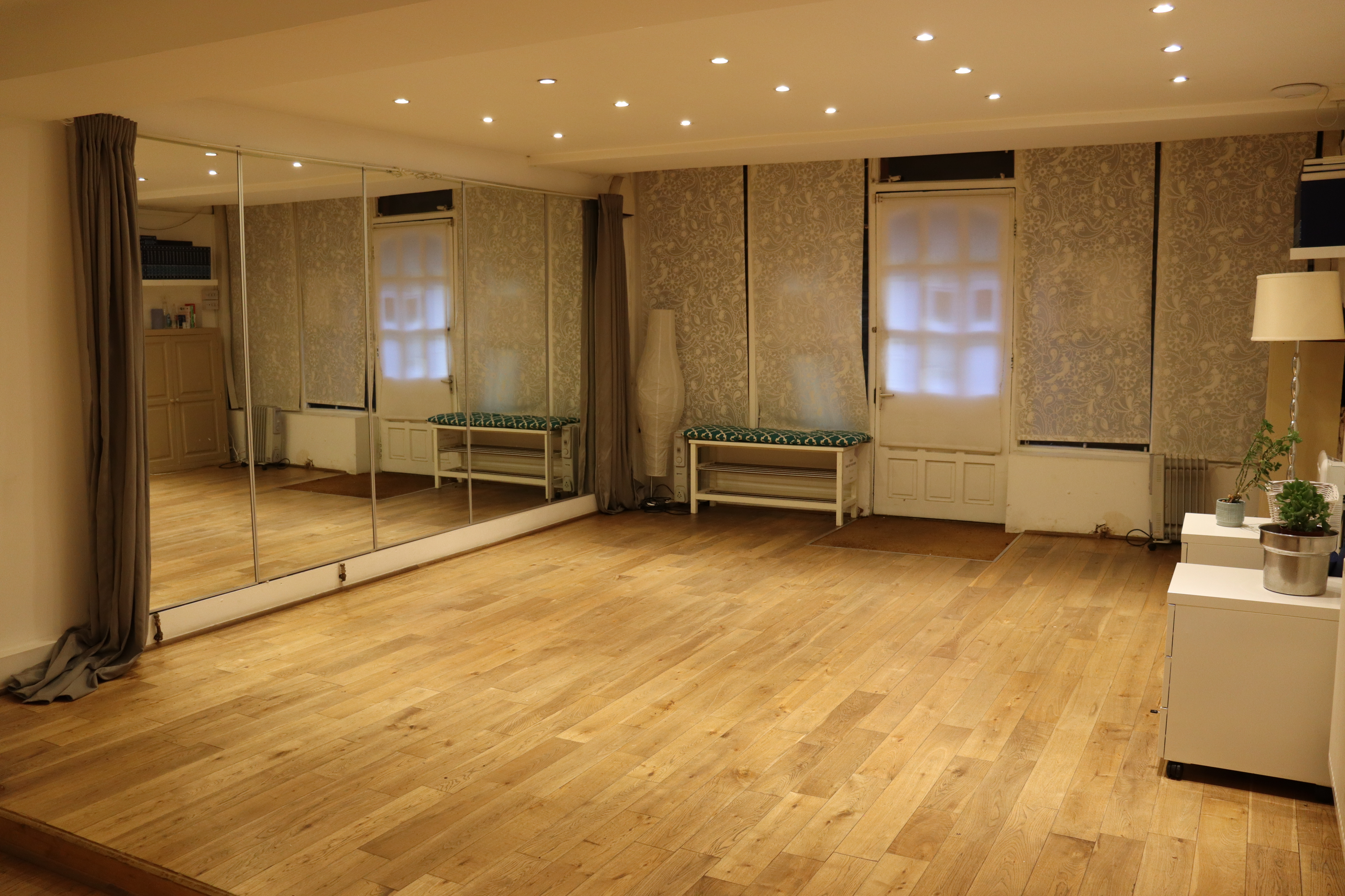 The Canvas - cihq2duyuwv.JPG