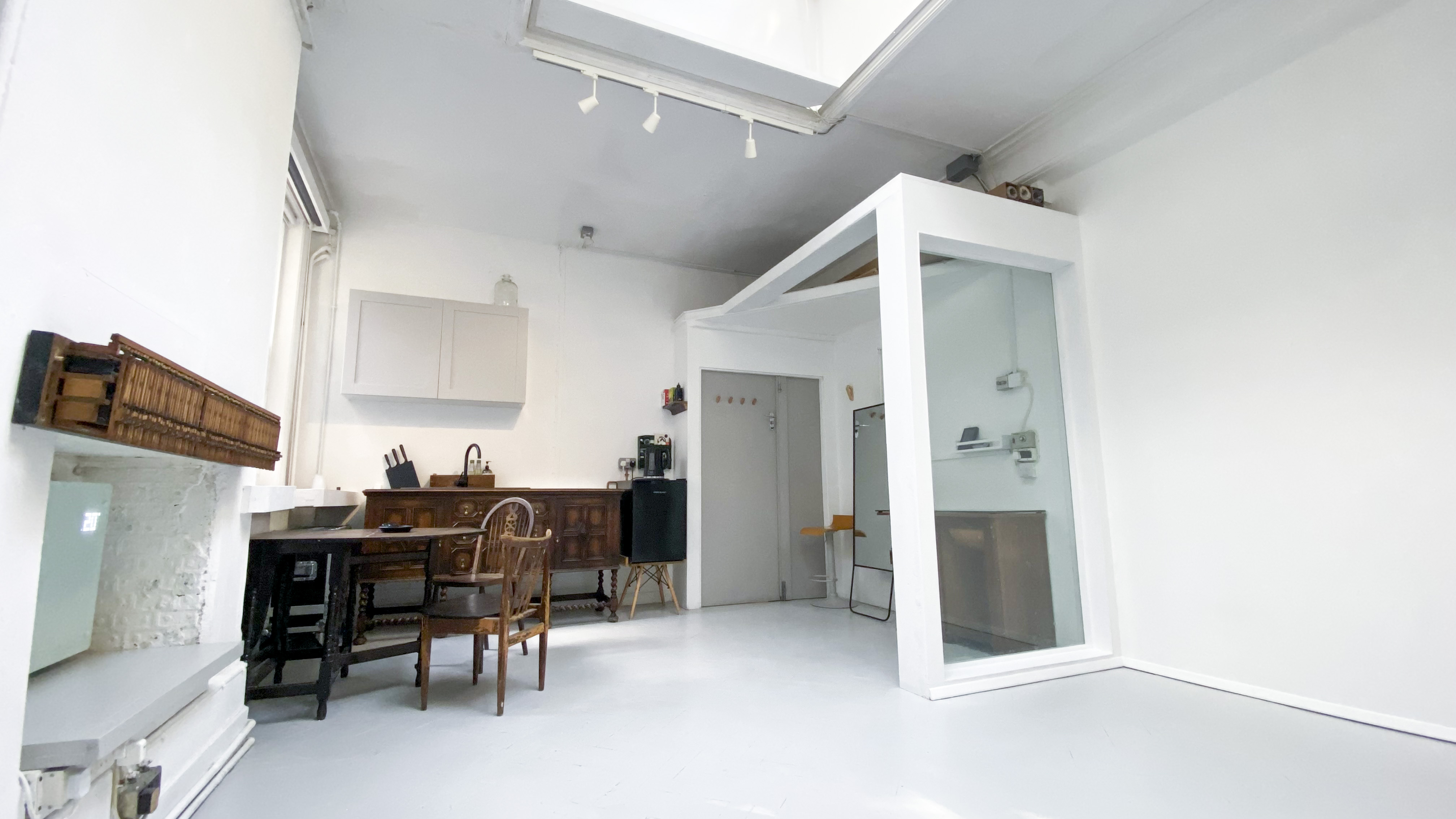 Modern photography studio in Butler with natural light, ideal for events and workshops.