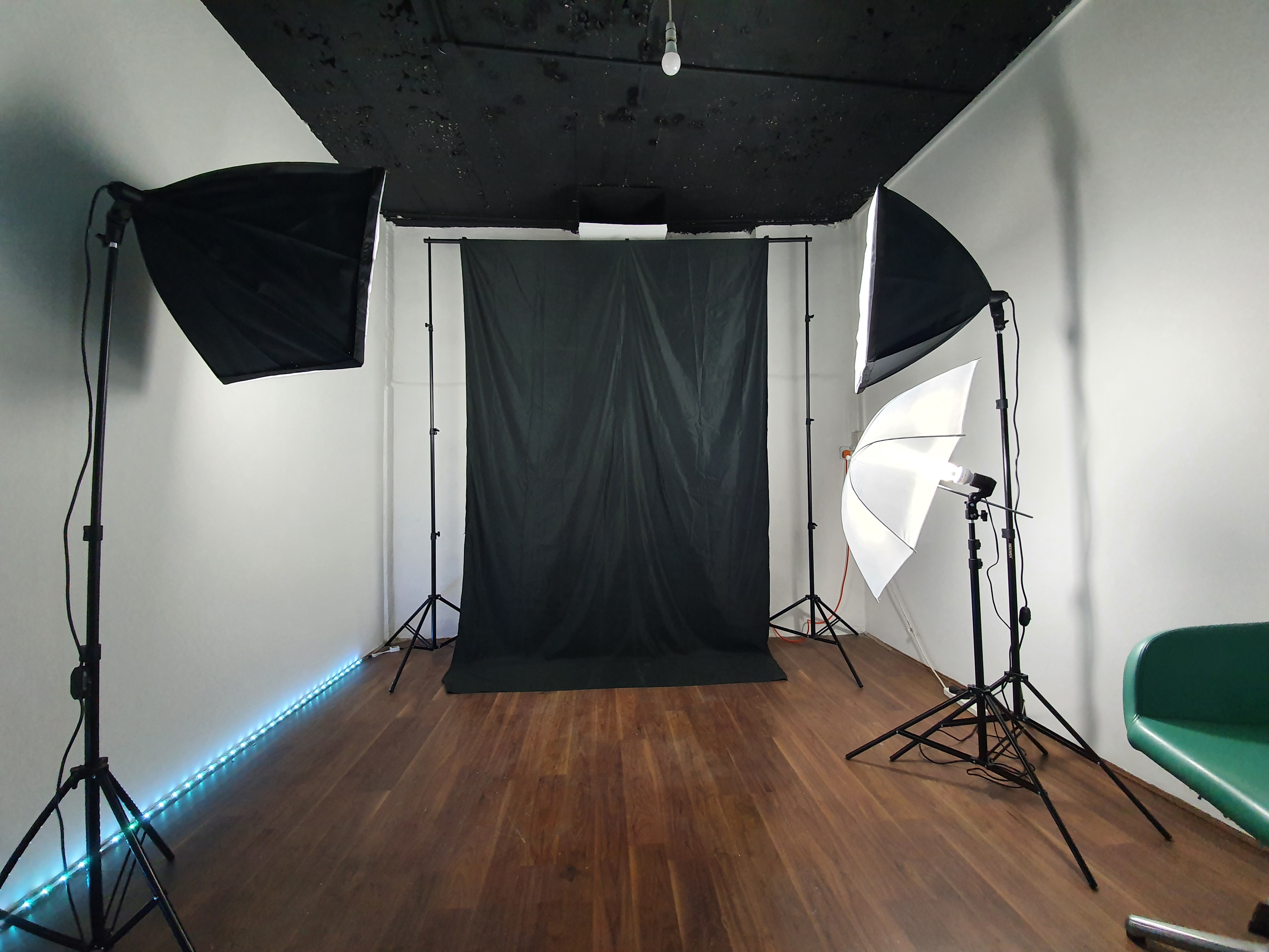 Professional photo backdrop in Clip Cave for conferences and events.