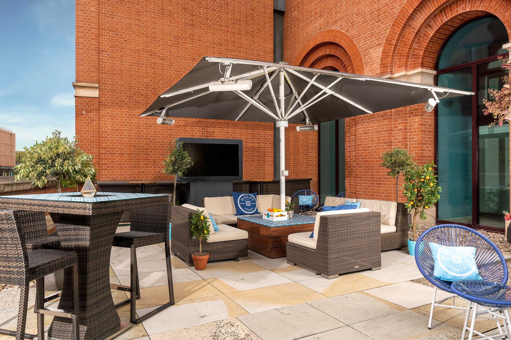 Stylish outdoor meeting space at RoofGarden St. Pancras for networking events and gatherings.
