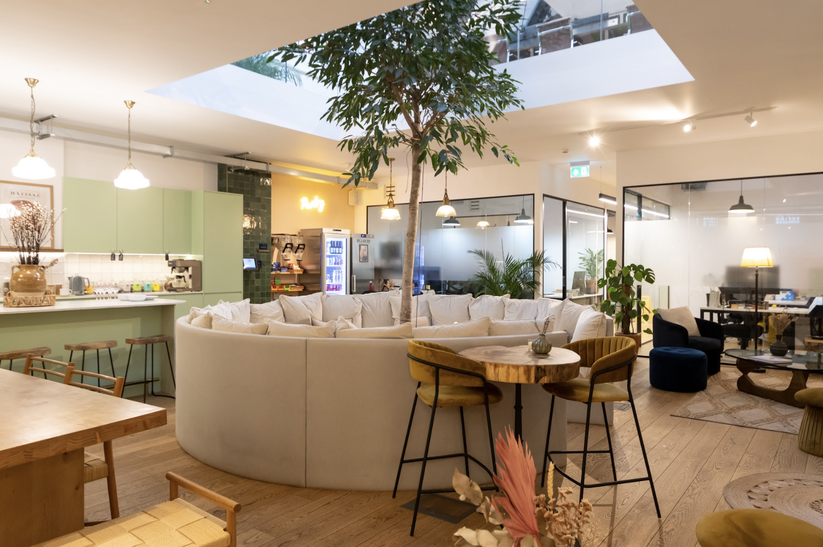 Whole Venue - pdhcronlxqc.png