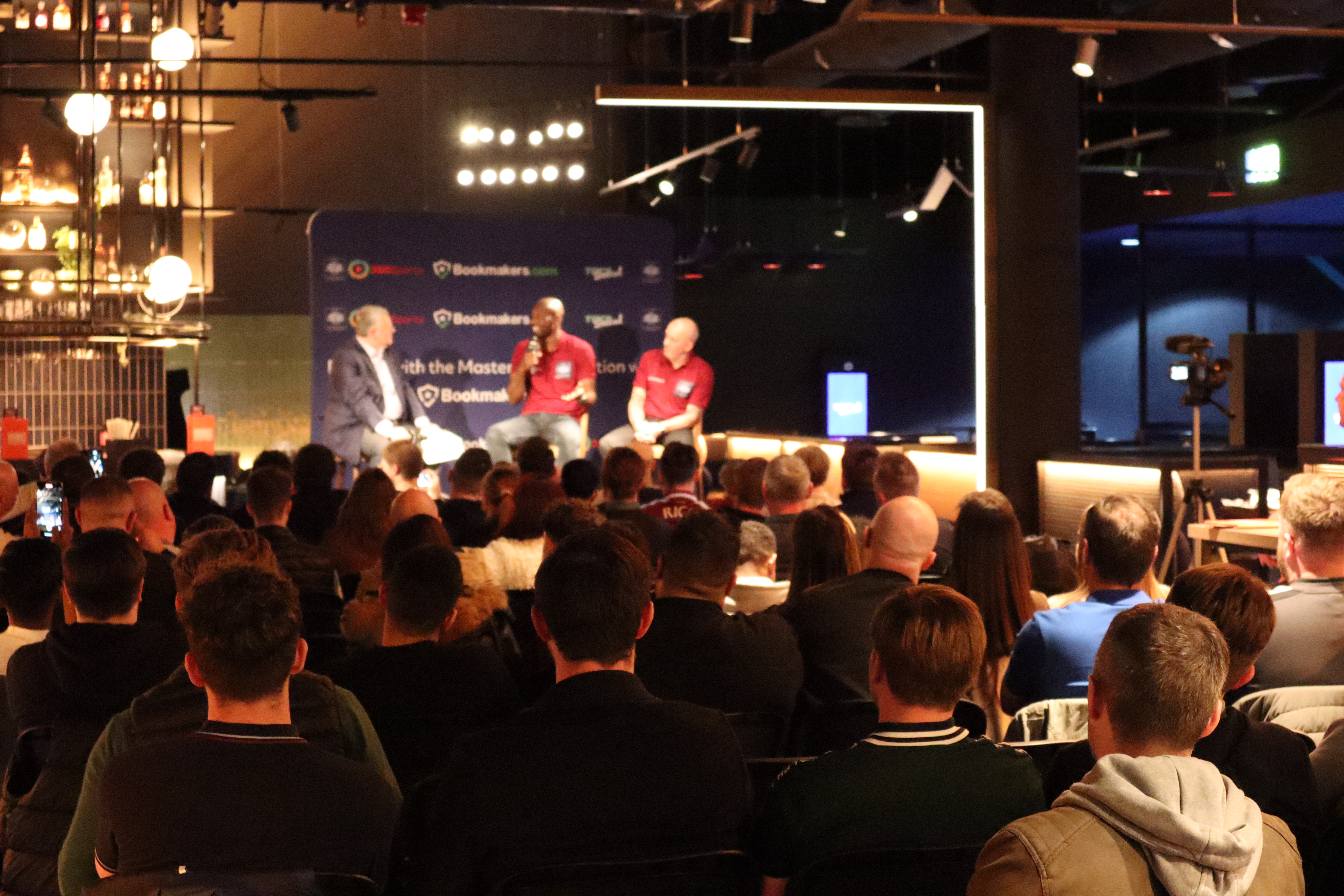 Corner Bar - 3ruamexob5z.JPG