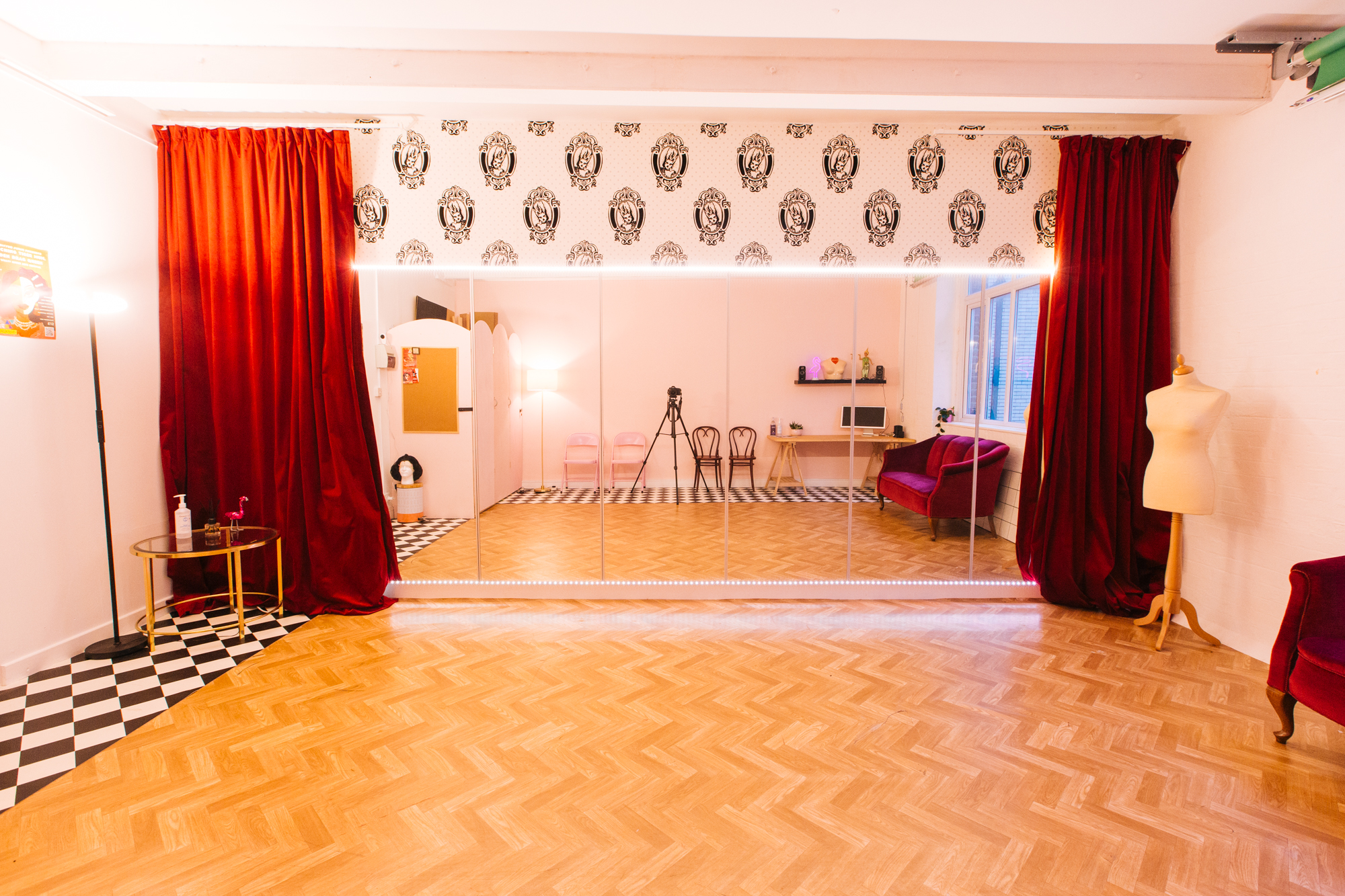 Whole Venue - mxsbw1pno4v.jpg