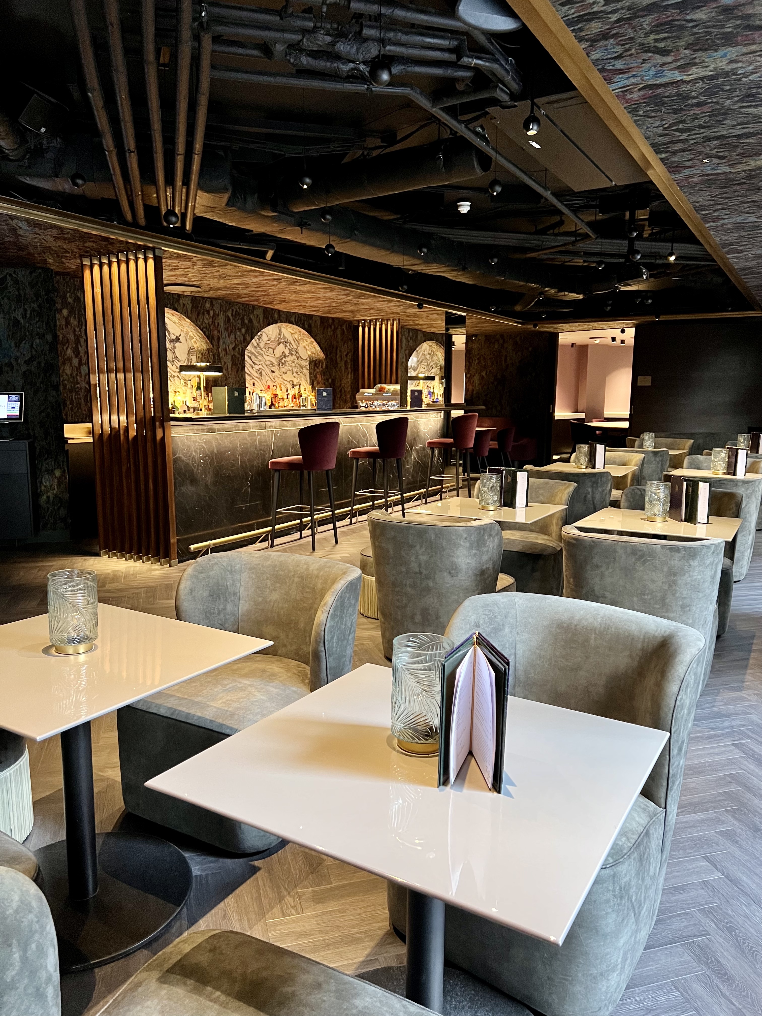 Stylish bar at 12 Hay Hill, ideal for networking events and intimate gatherings.