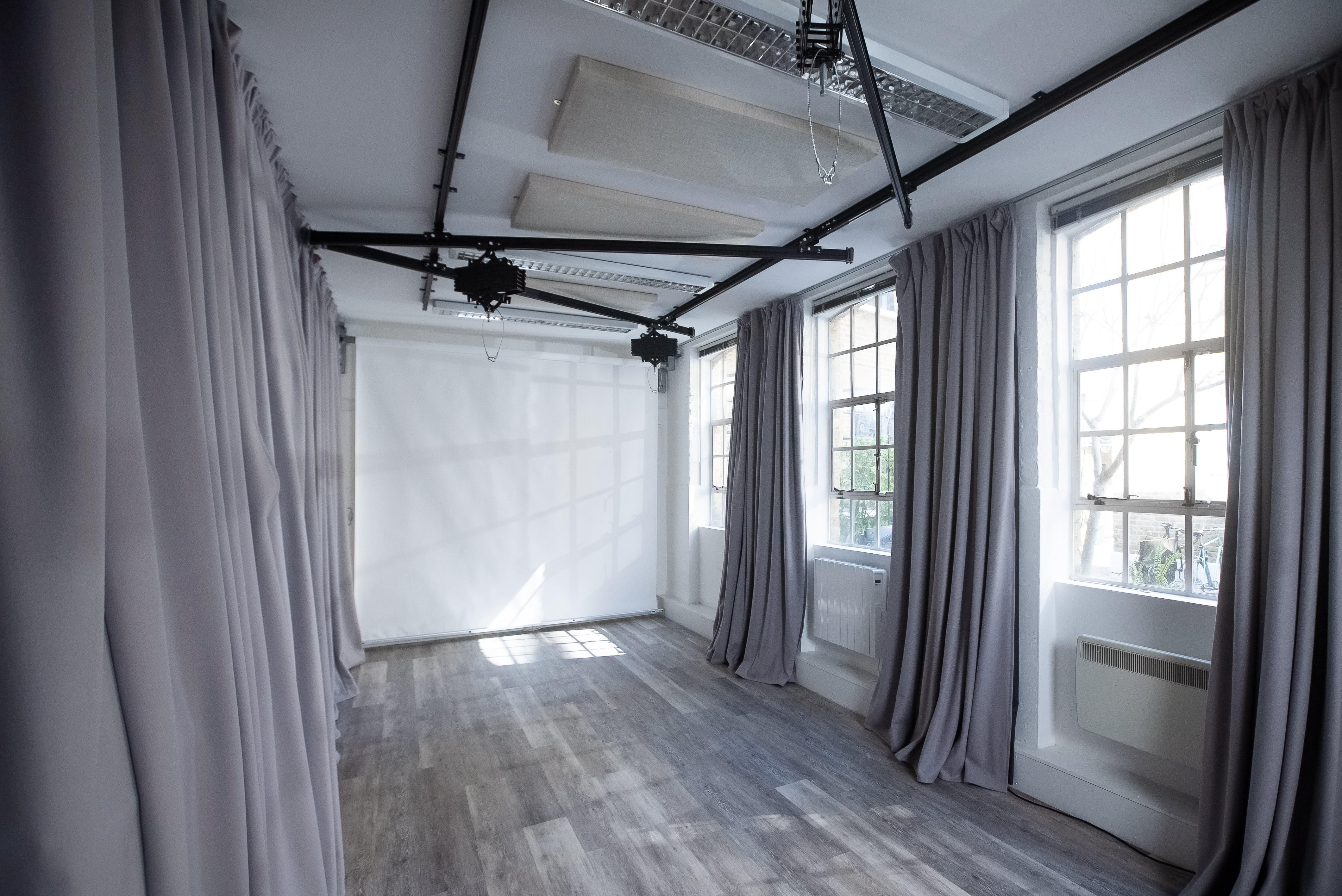 Film and Photography Studio - hvm4mjfaidw.jpg