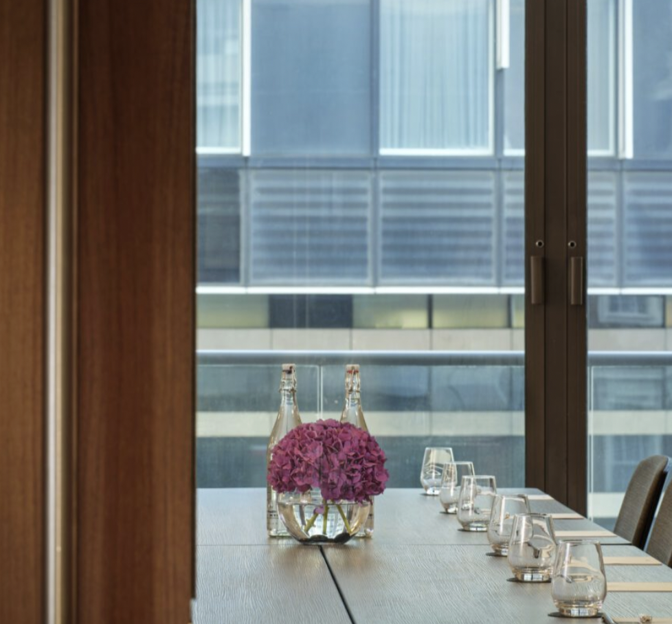 Putney Suite at Park Plaza County Hall: modern meeting space with elegant table setup.