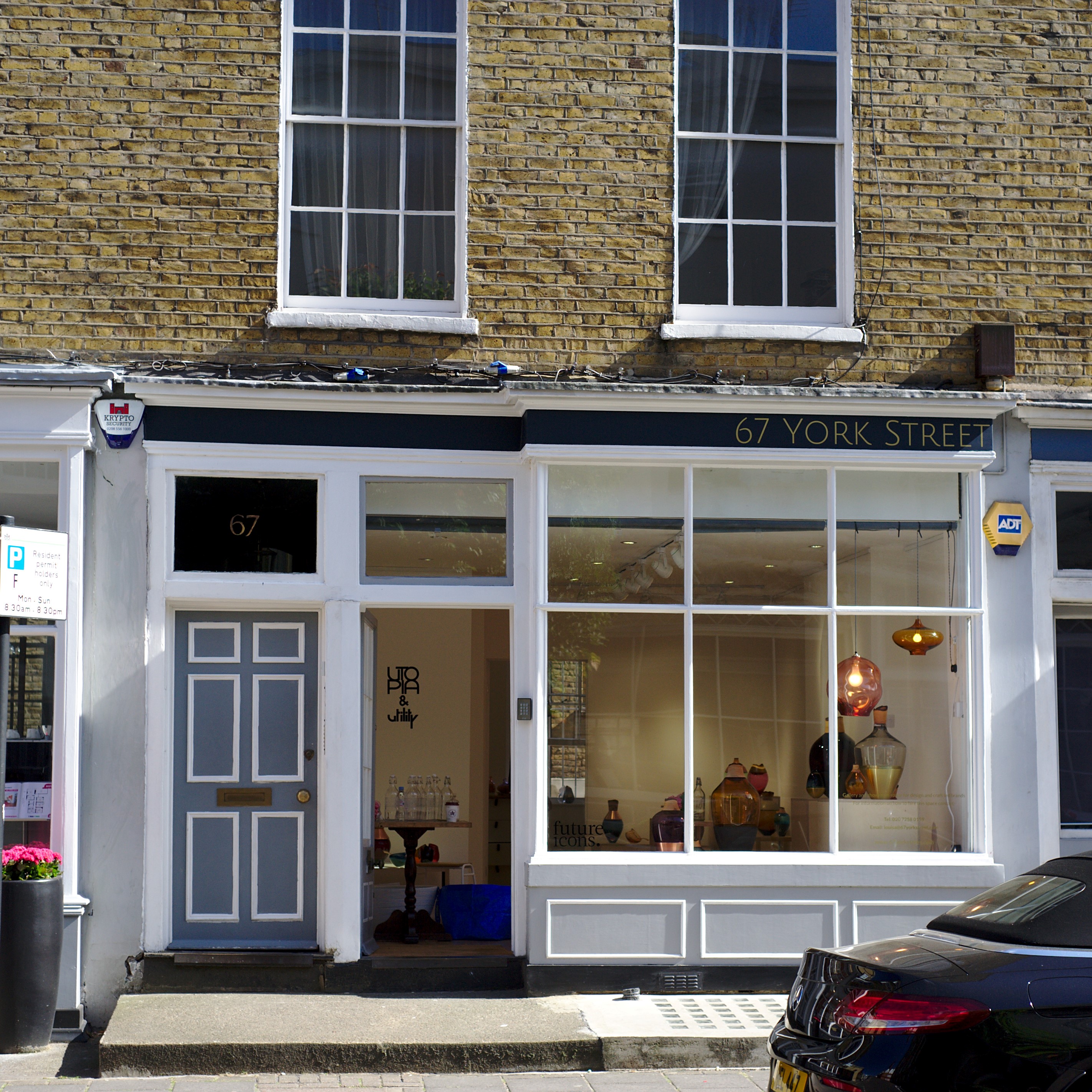 Charming venue with large windows for intimate meetings and events on York Street.