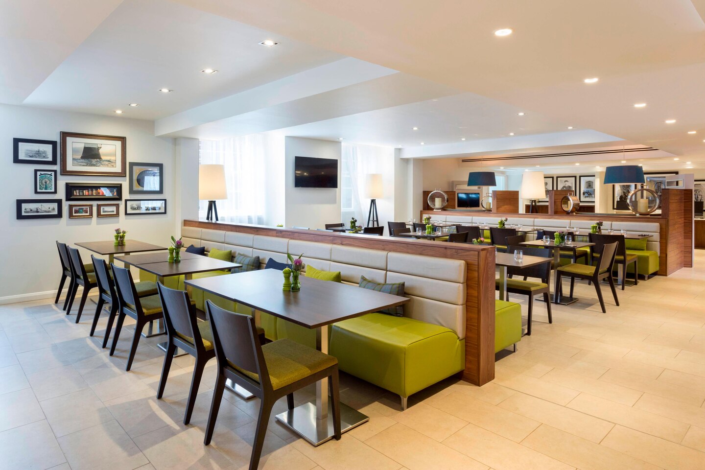 Modern meeting space in Courtyard by Marriott Edinburgh for events and networking.