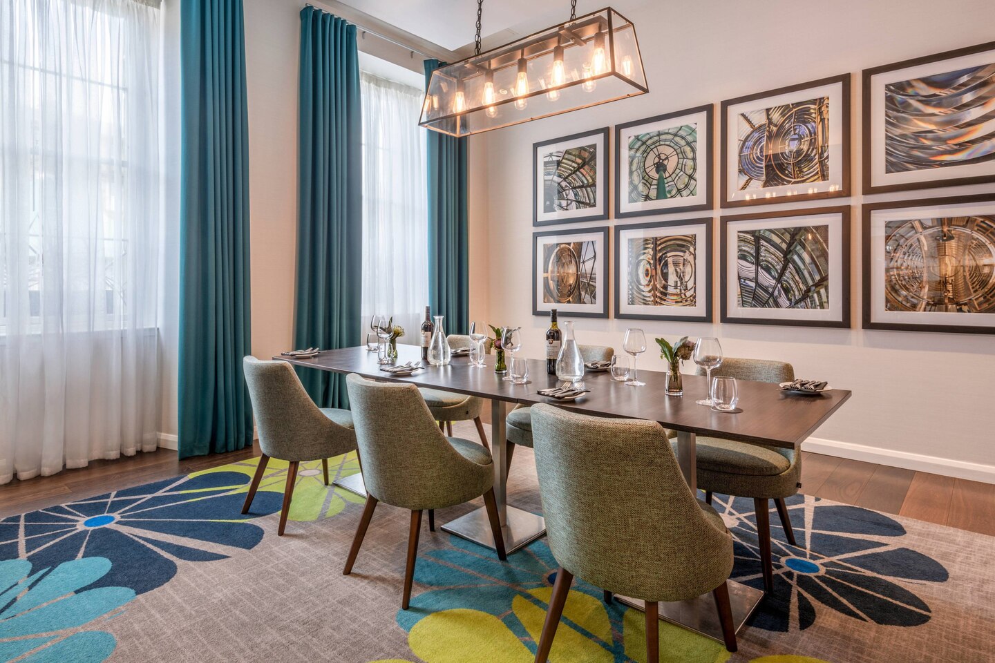 Stylish meeting room with large table and natural light at Courtyard by Marriott Edinburgh.