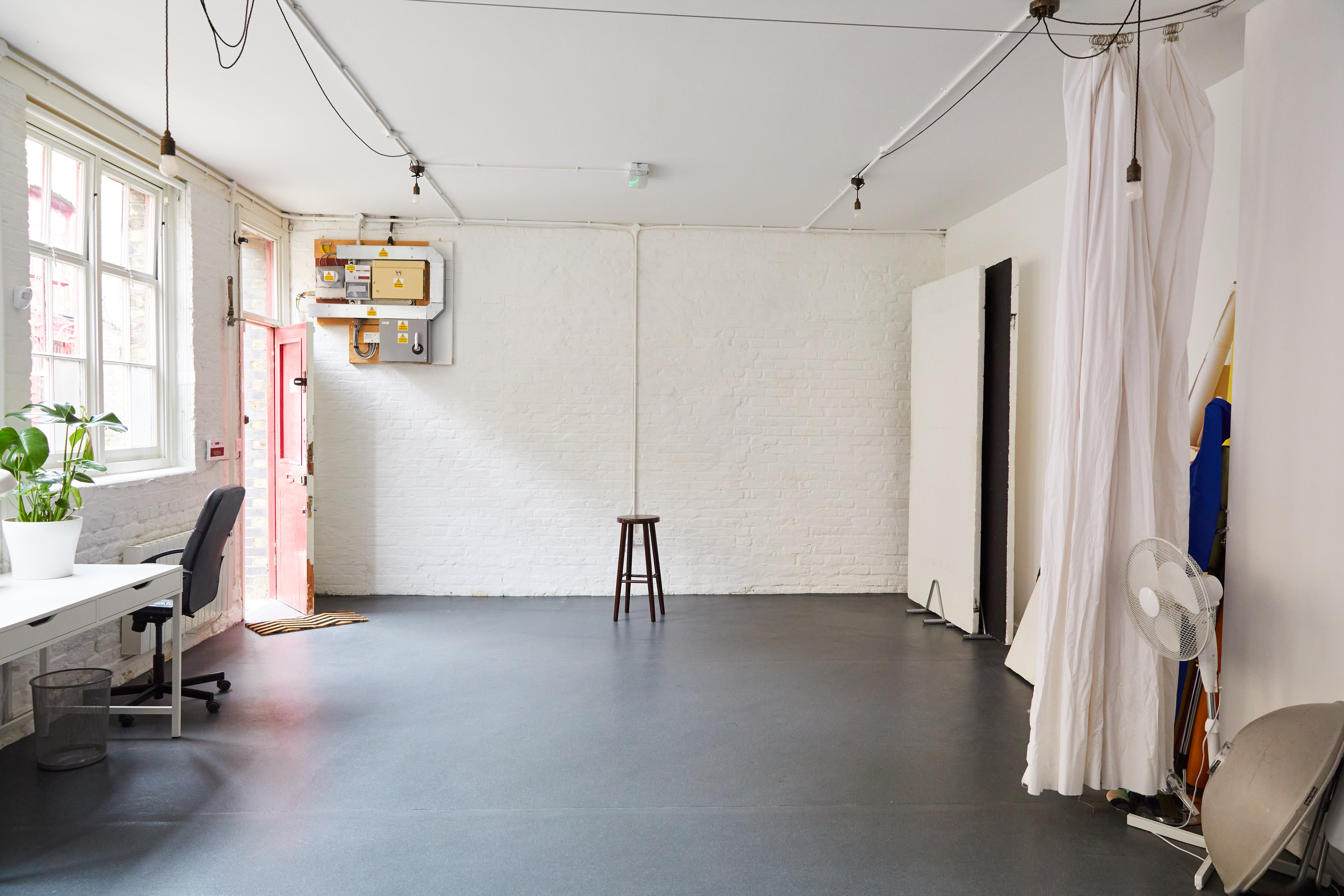 Versatile minimalist event space at Bright Banana Studios for meetings and workshops.