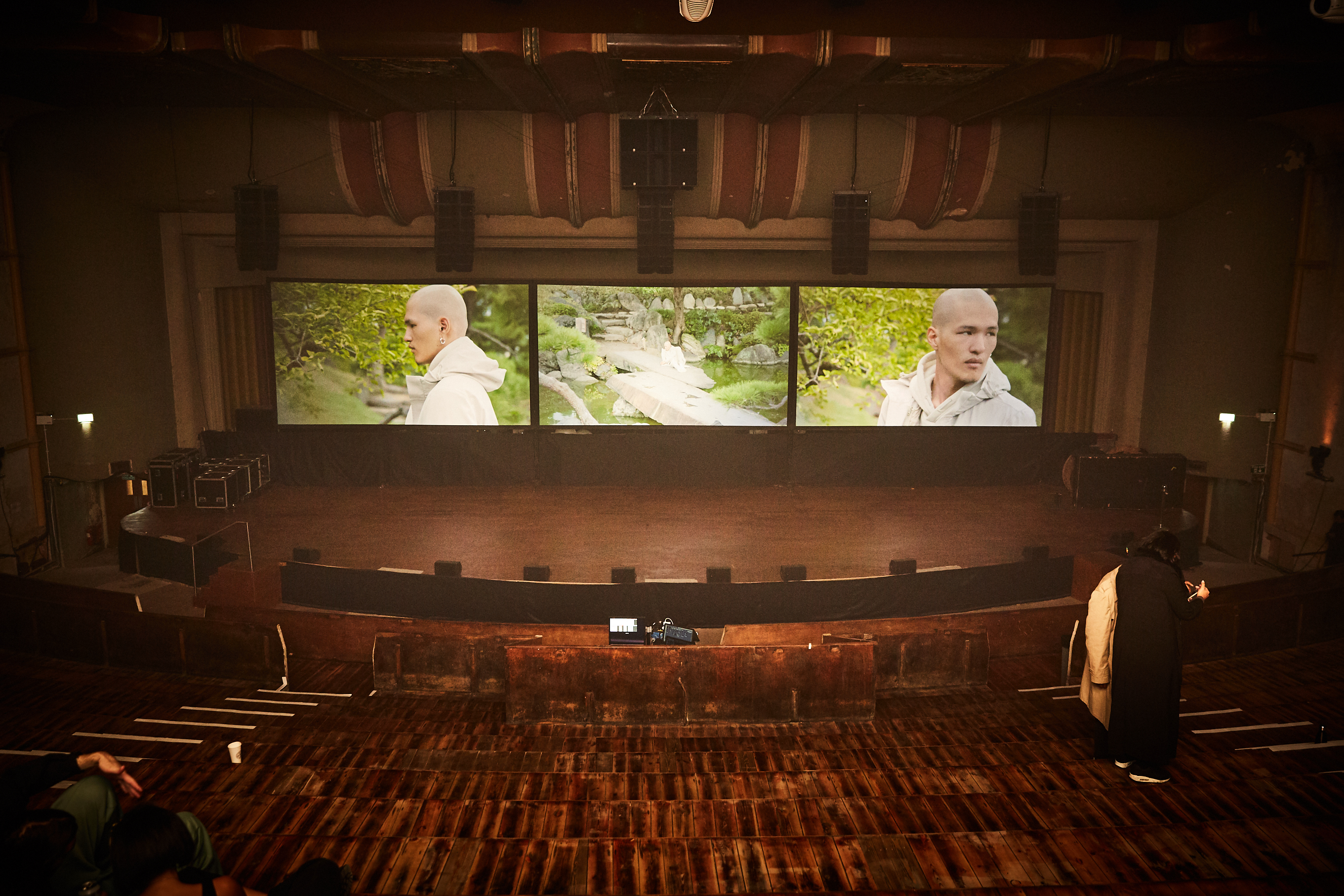 Theatre in EartH with large stage, ideal for presentations and performances.