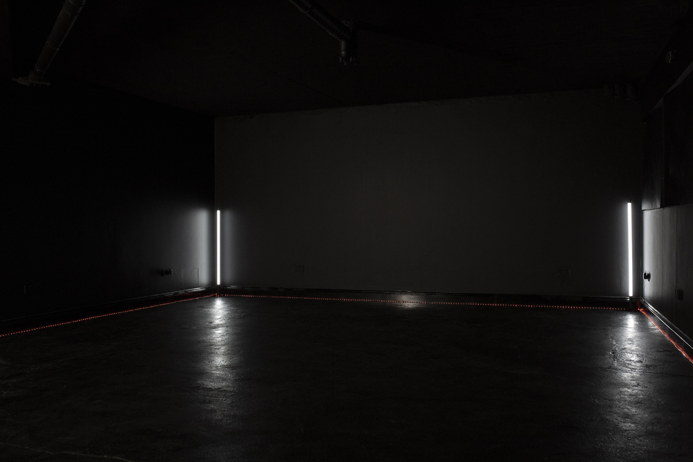 Minimalist event space in Blackout studio, ideal for intimate gatherings and presentations.