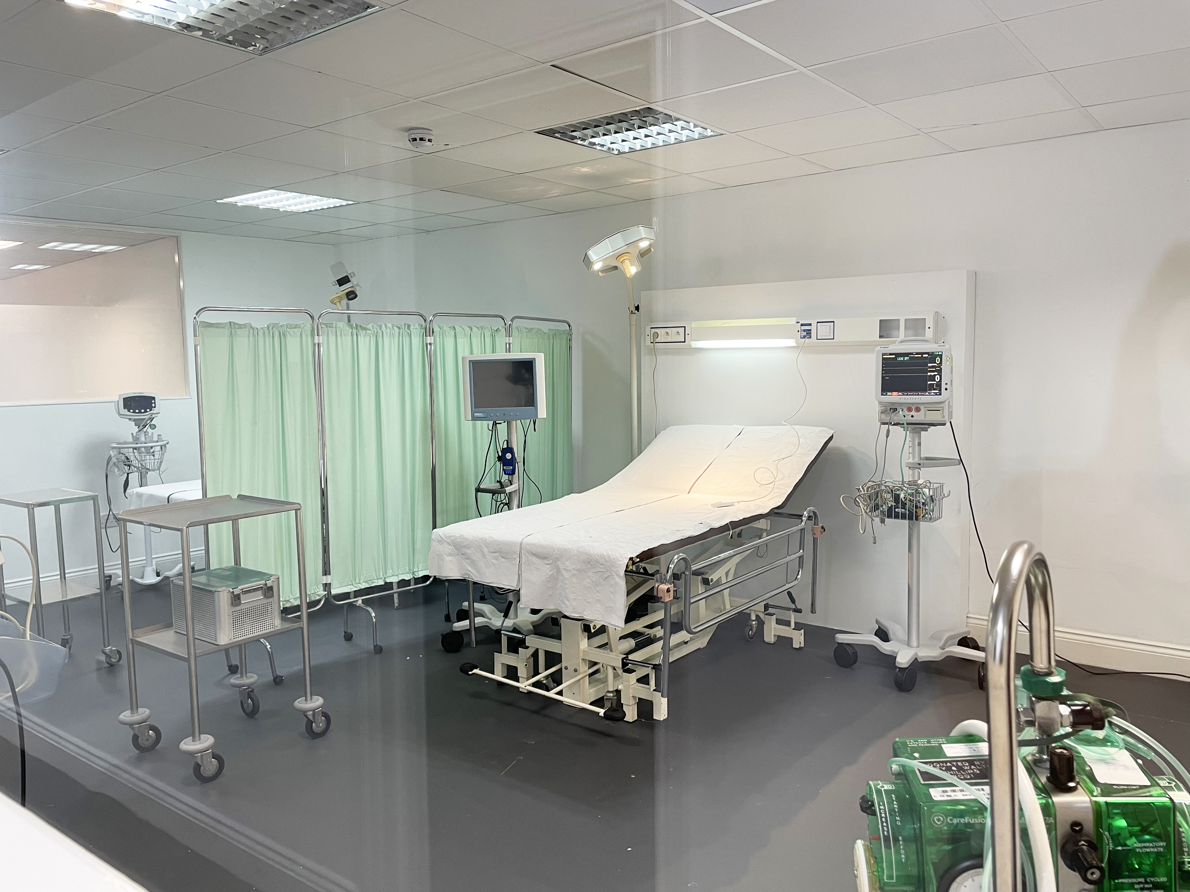 Medical GP hospital room for conferences, featuring essential medical equipment.