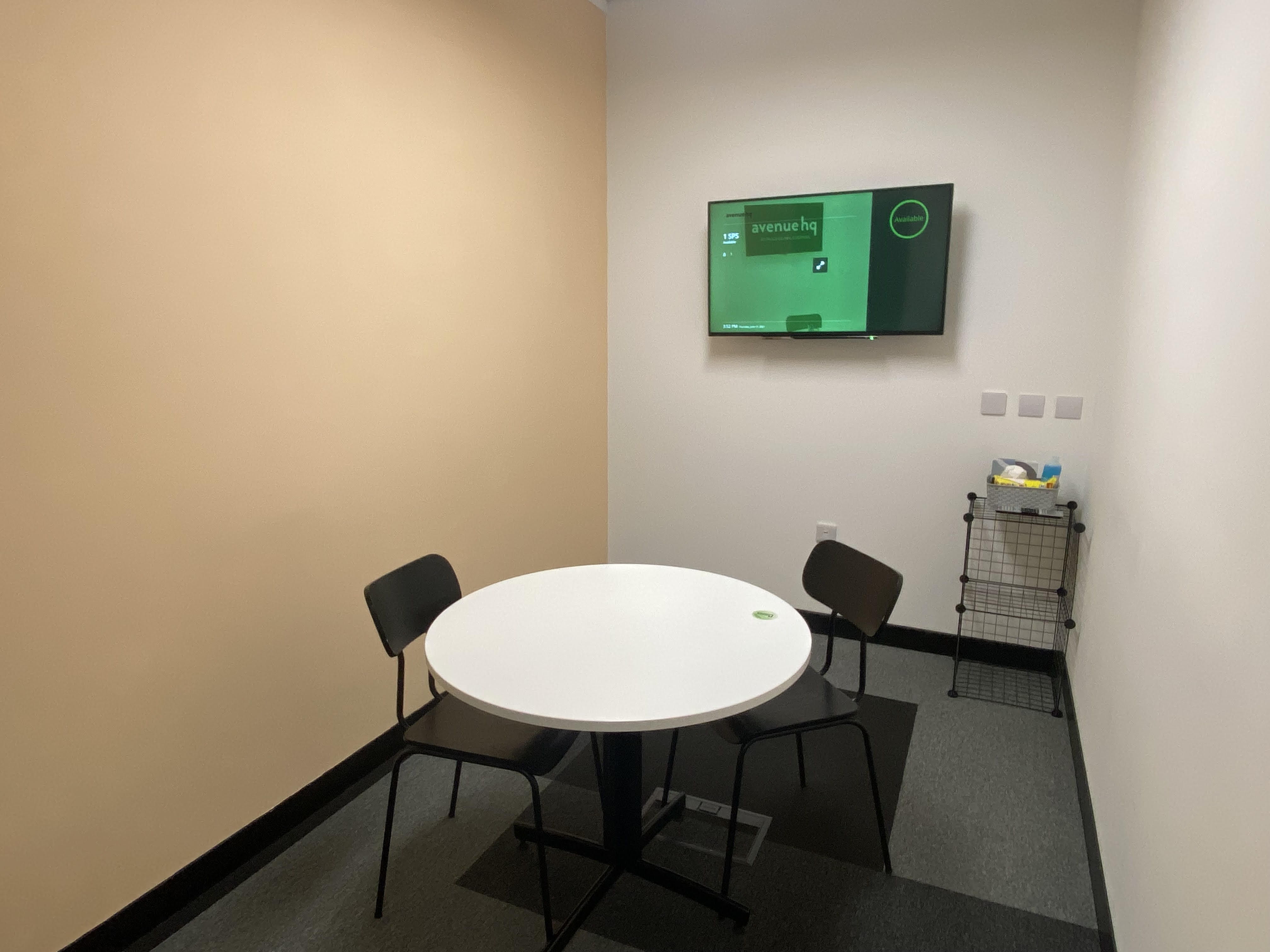 Modern meeting room with round table for collaborative brainstorming sessions at Avenue HQ.