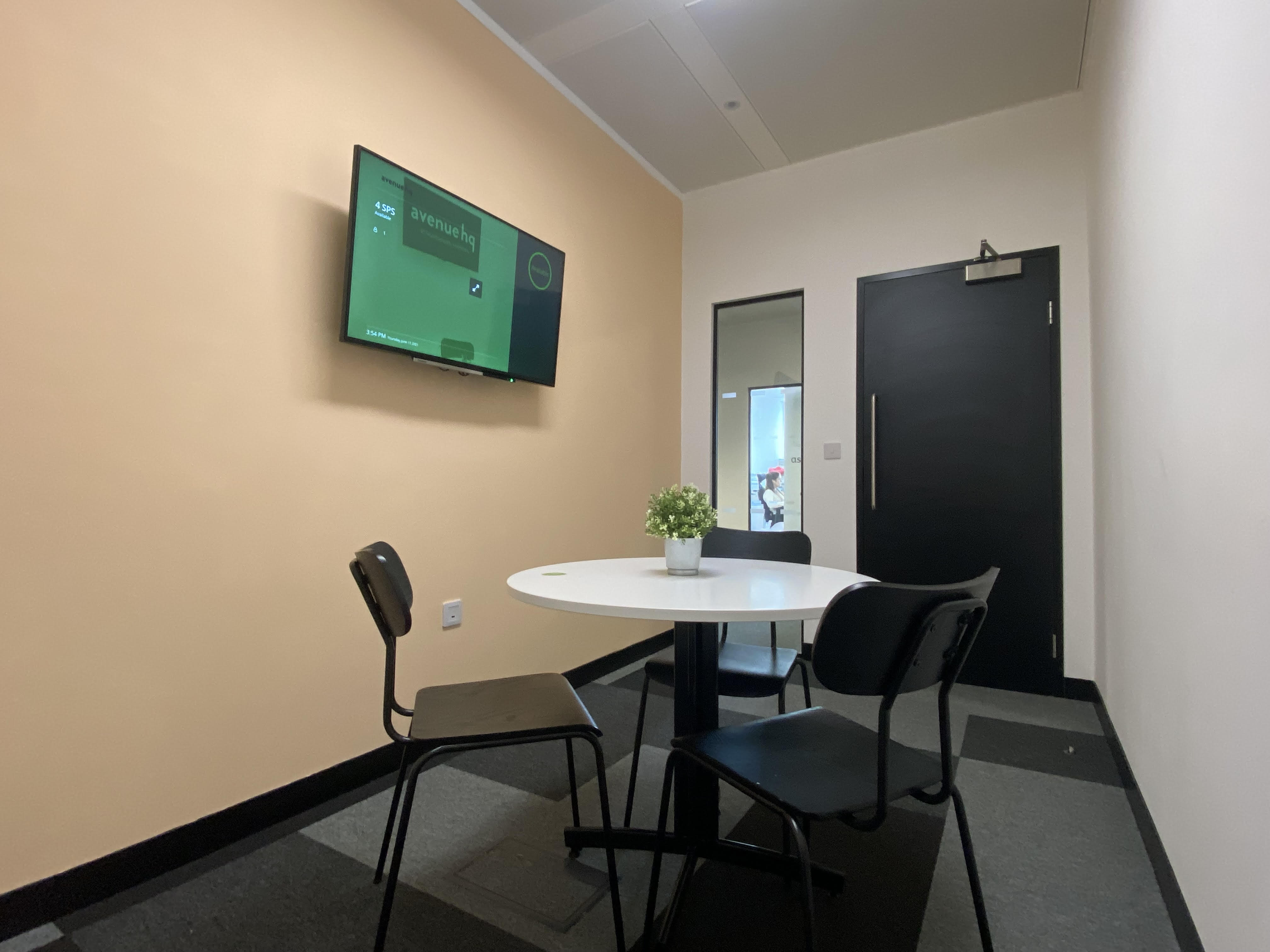 Small meeting room with round table for brainstorming at Avenue HQ St Paul's Square.