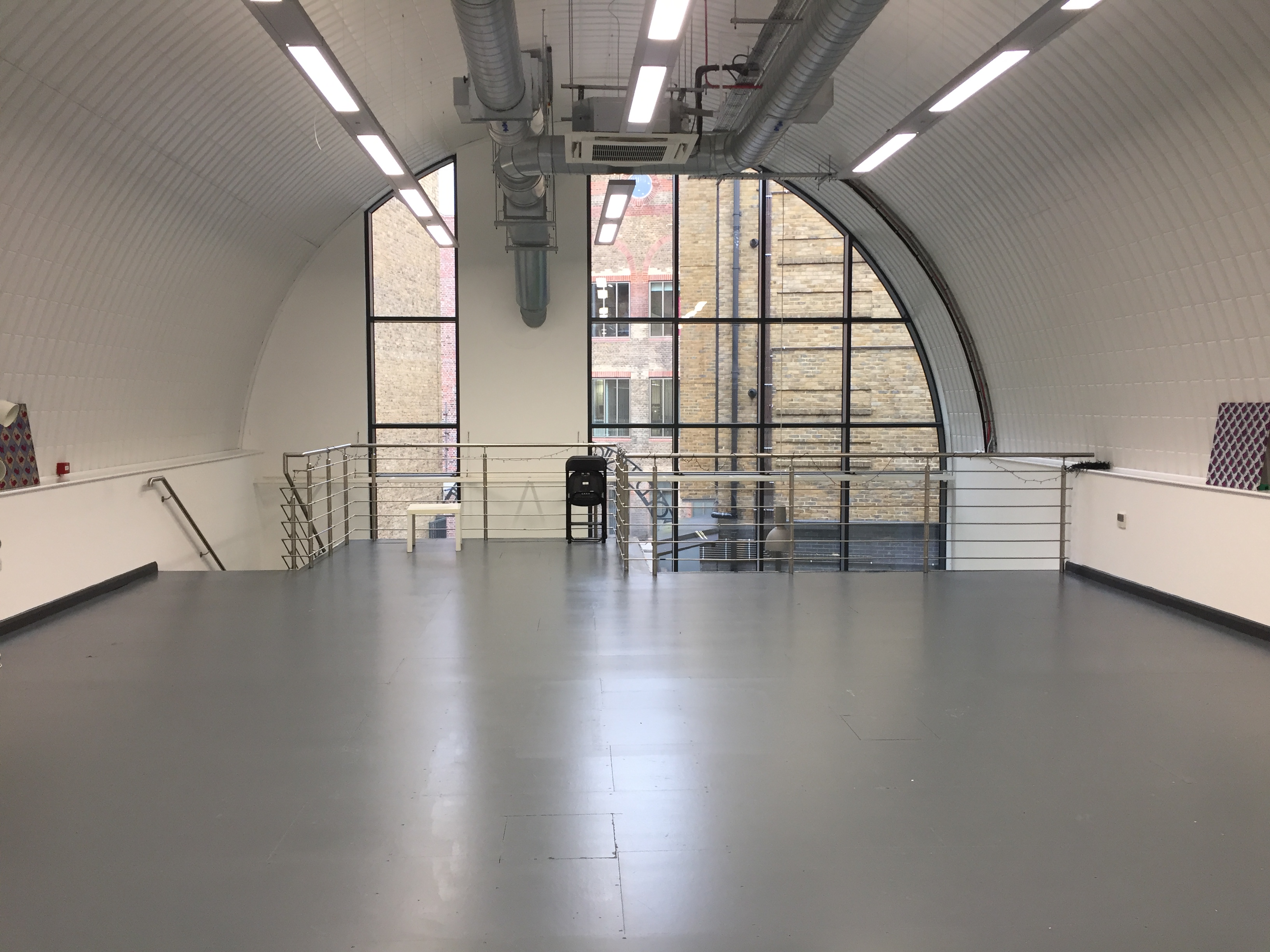 Spacious modern event space with high ceilings at Arch 29, ideal for meetings and workshops.