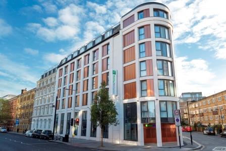Modern lounge area in Holiday Inn Express London Southwark, perfect for events and meetings.