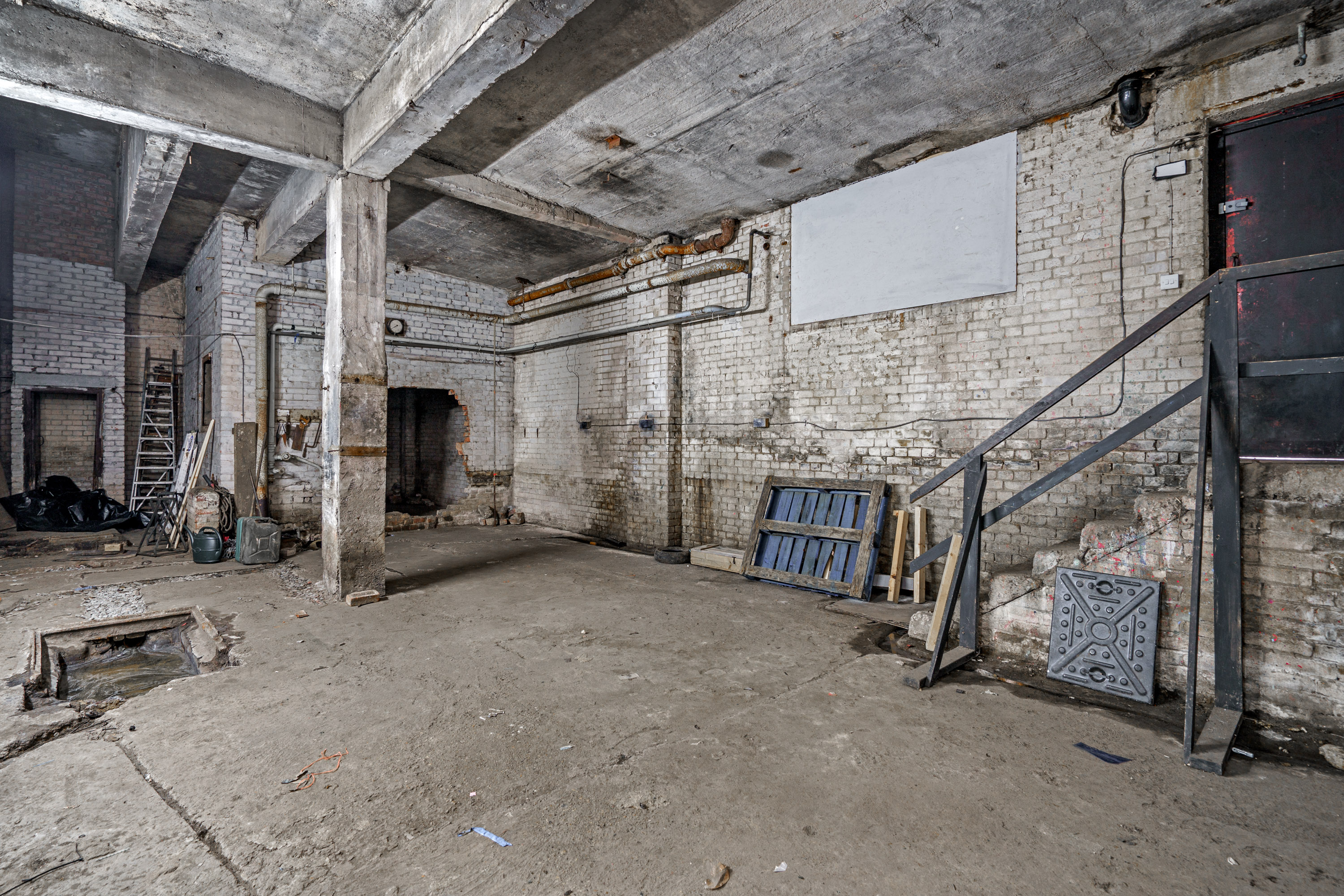 Empire Film Studios: industrial venue with exposed brick for creative events.