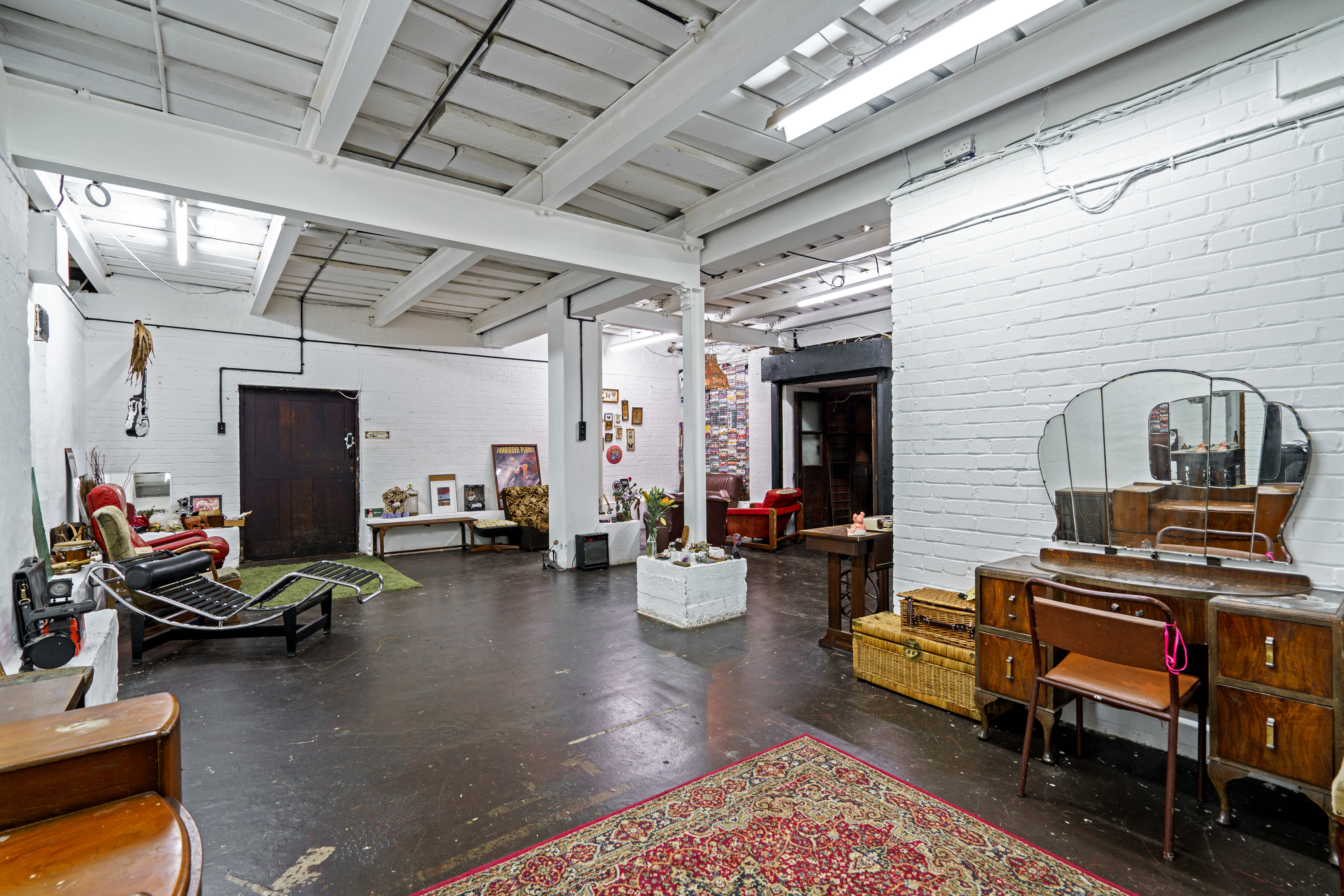 Empire Film studio - m23ikmqfauc.jpg