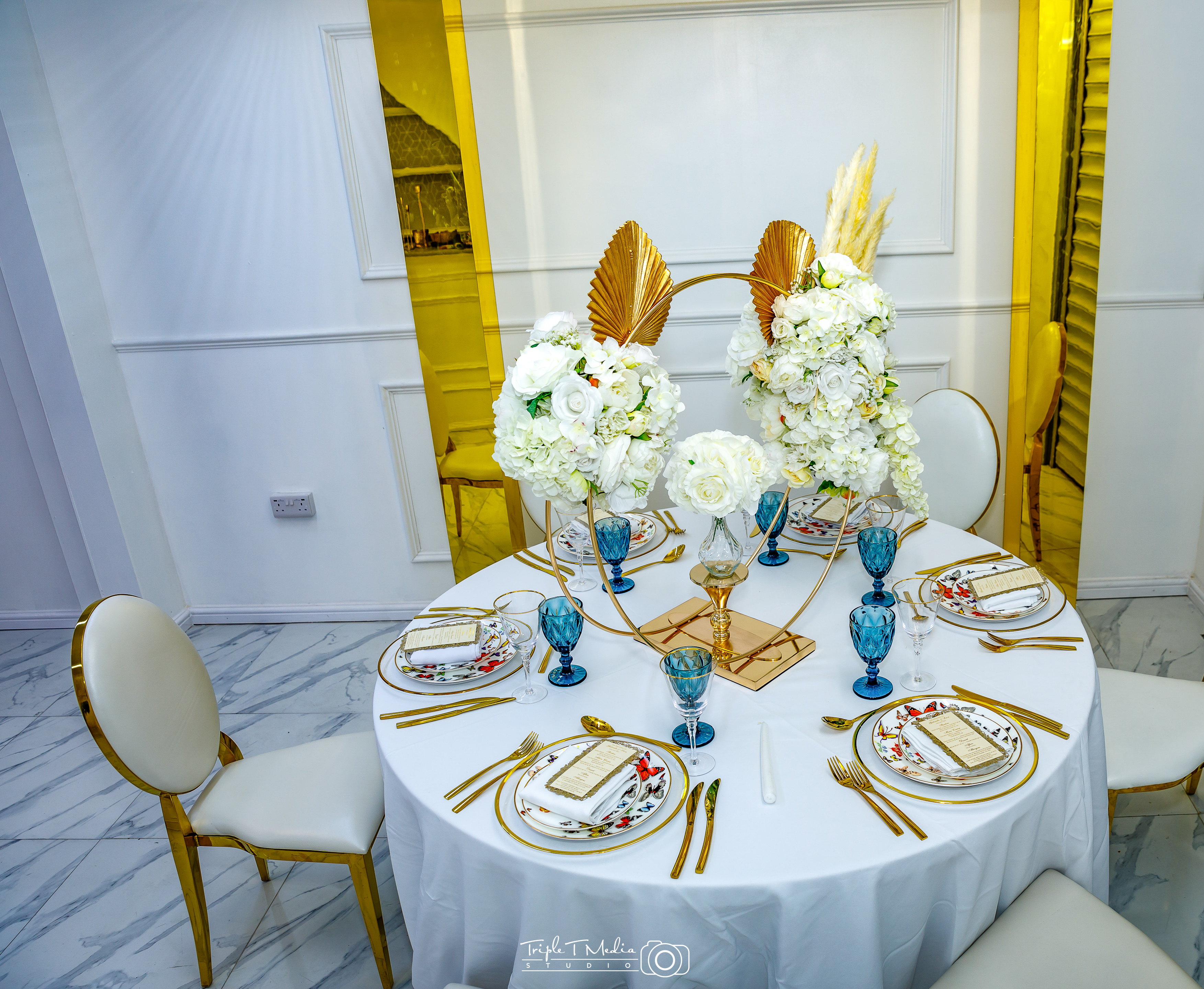 Elegant round table with white flowers for upscale weddings and corporate events.
