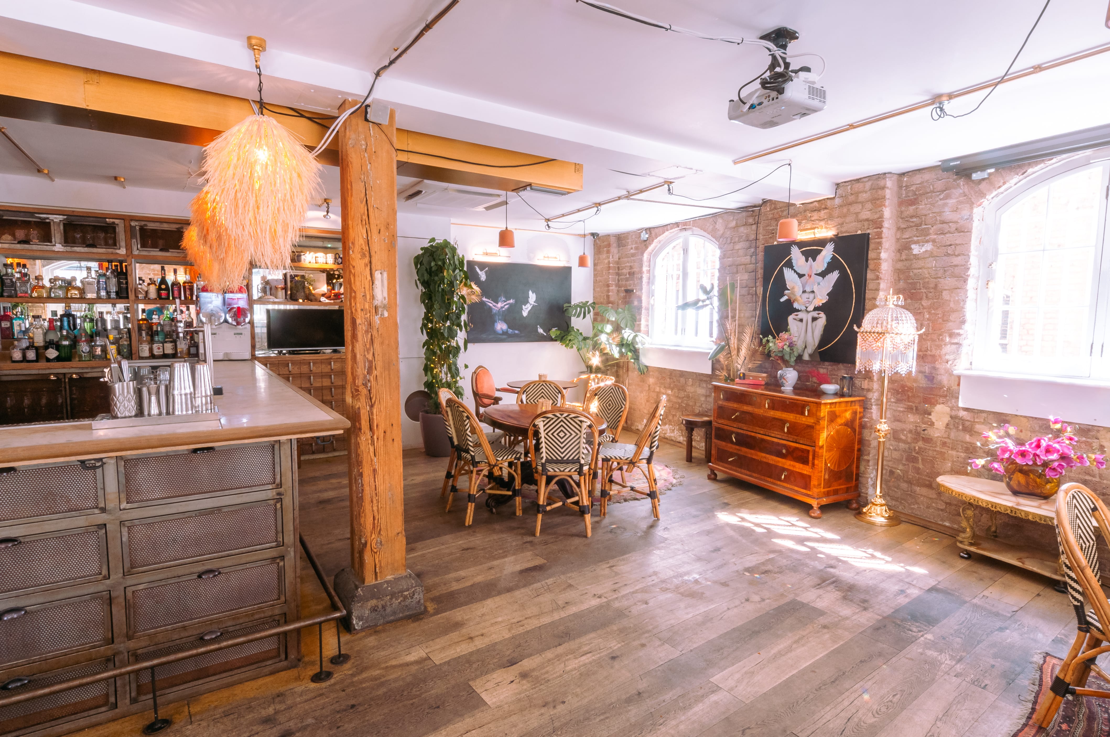 Mala Madre event space with cozy dining area, ideal for networking and gatherings.