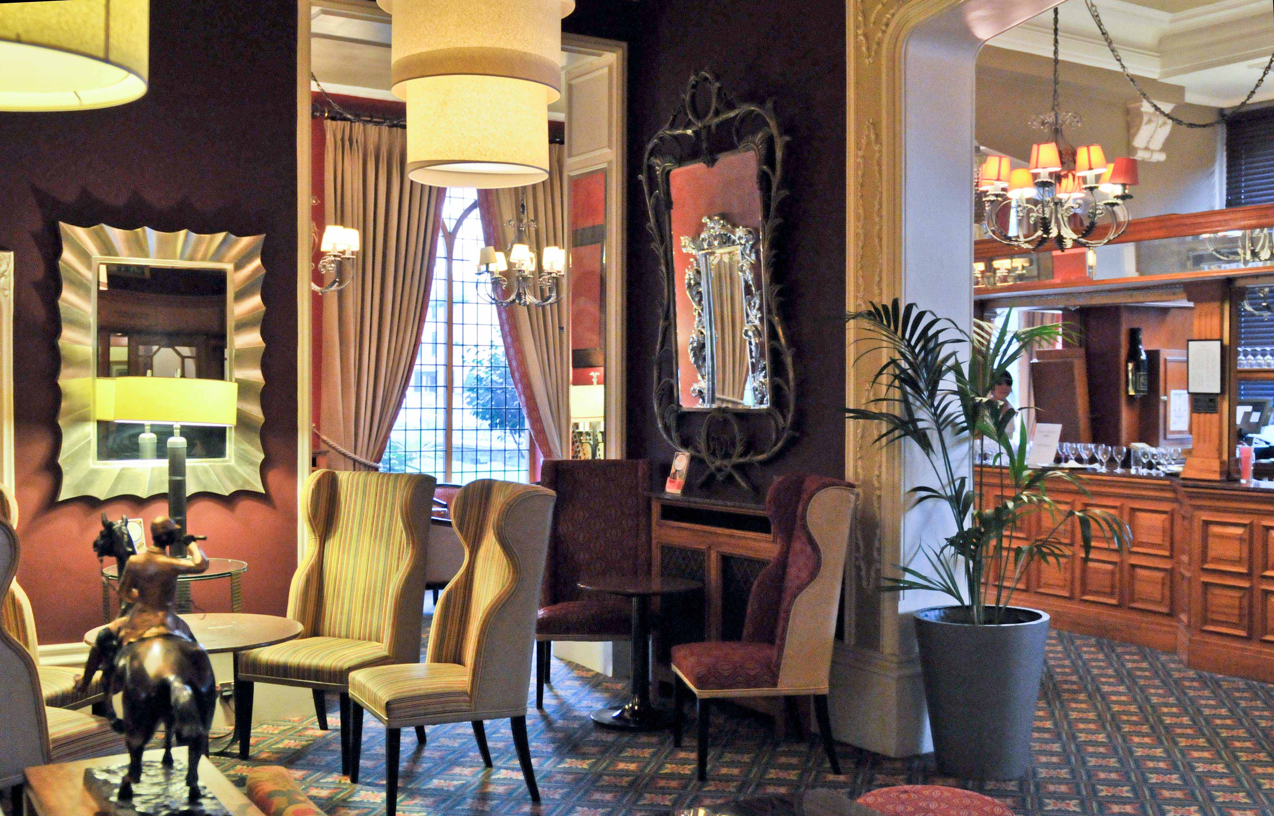 Terrace Room at Best Western: elegant lounge for networking events with warm colors.