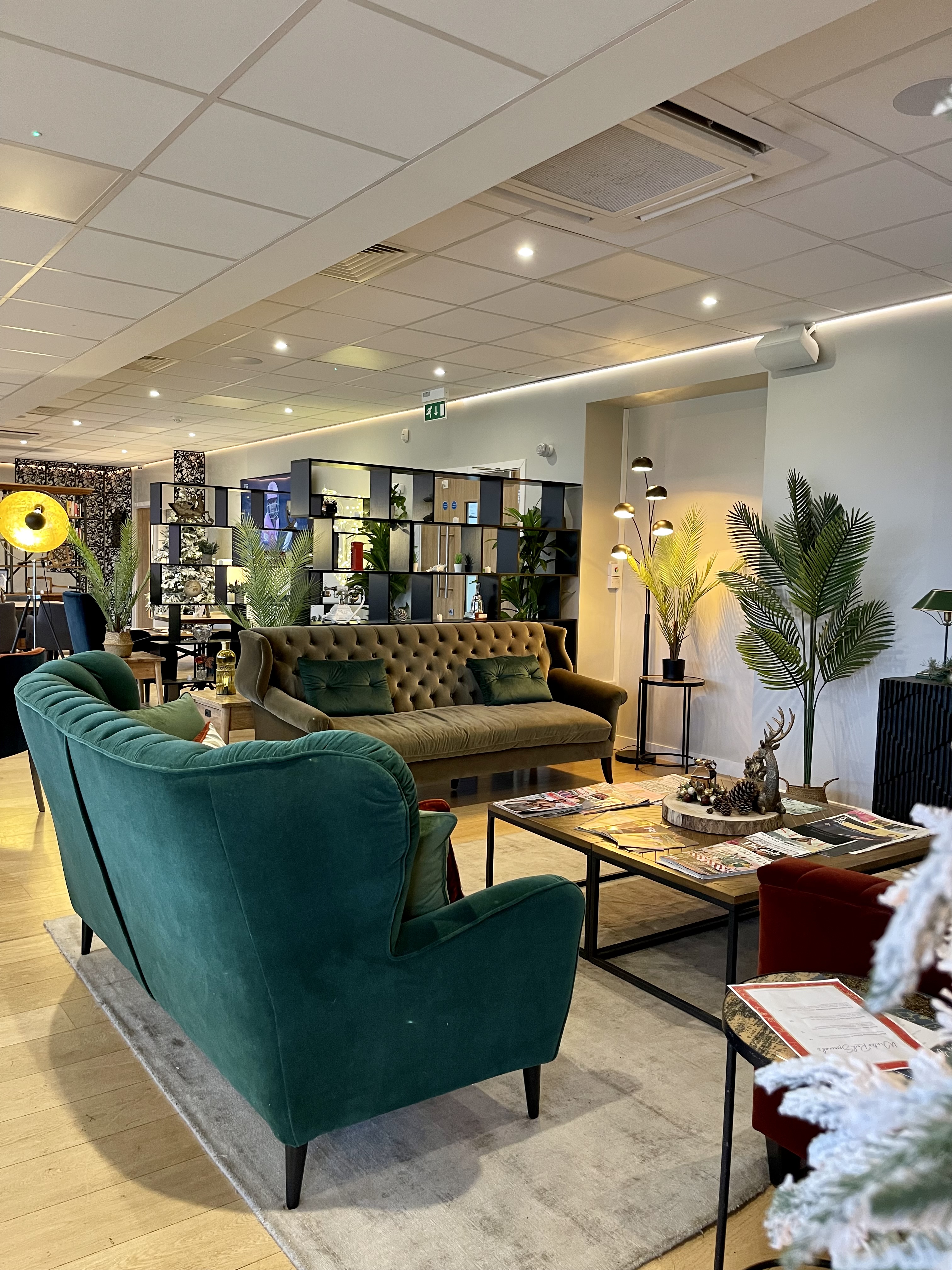 The Oval Room - kunfwsvzjif.jpg