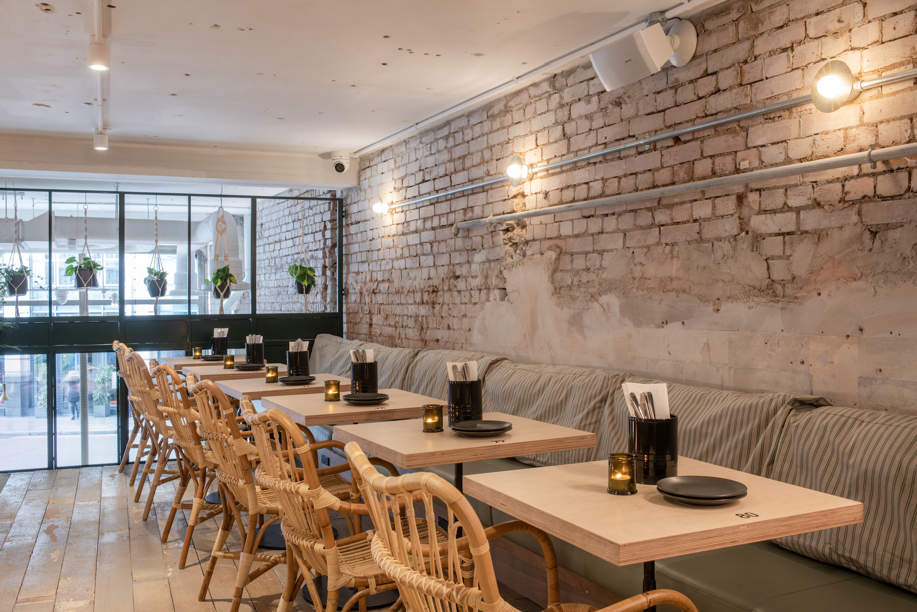 Modern dining space at VAGABOND MONUMENT, ideal for corporate events and gatherings.