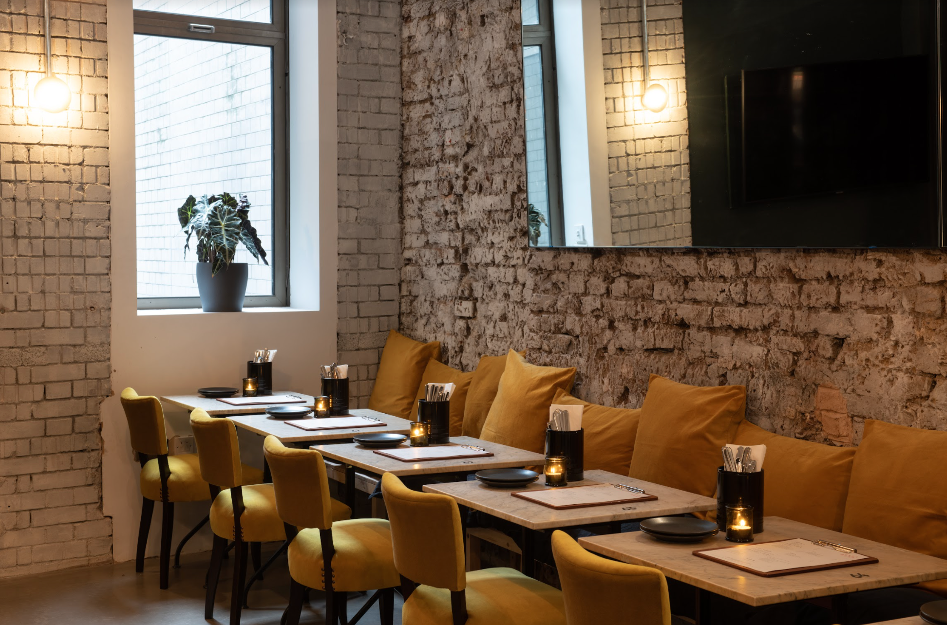 Stylish meeting space with warm yellow chairs for intimate gatherings at Vagabond Monument.