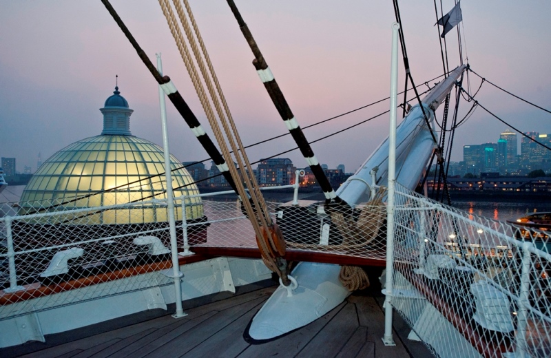 Masters Saloon in Cutty Sark with rigging, ideal for events and gatherings.