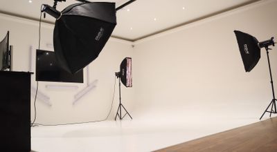 Photography studio with softbox lighting for virtual events and professional photo shoots.