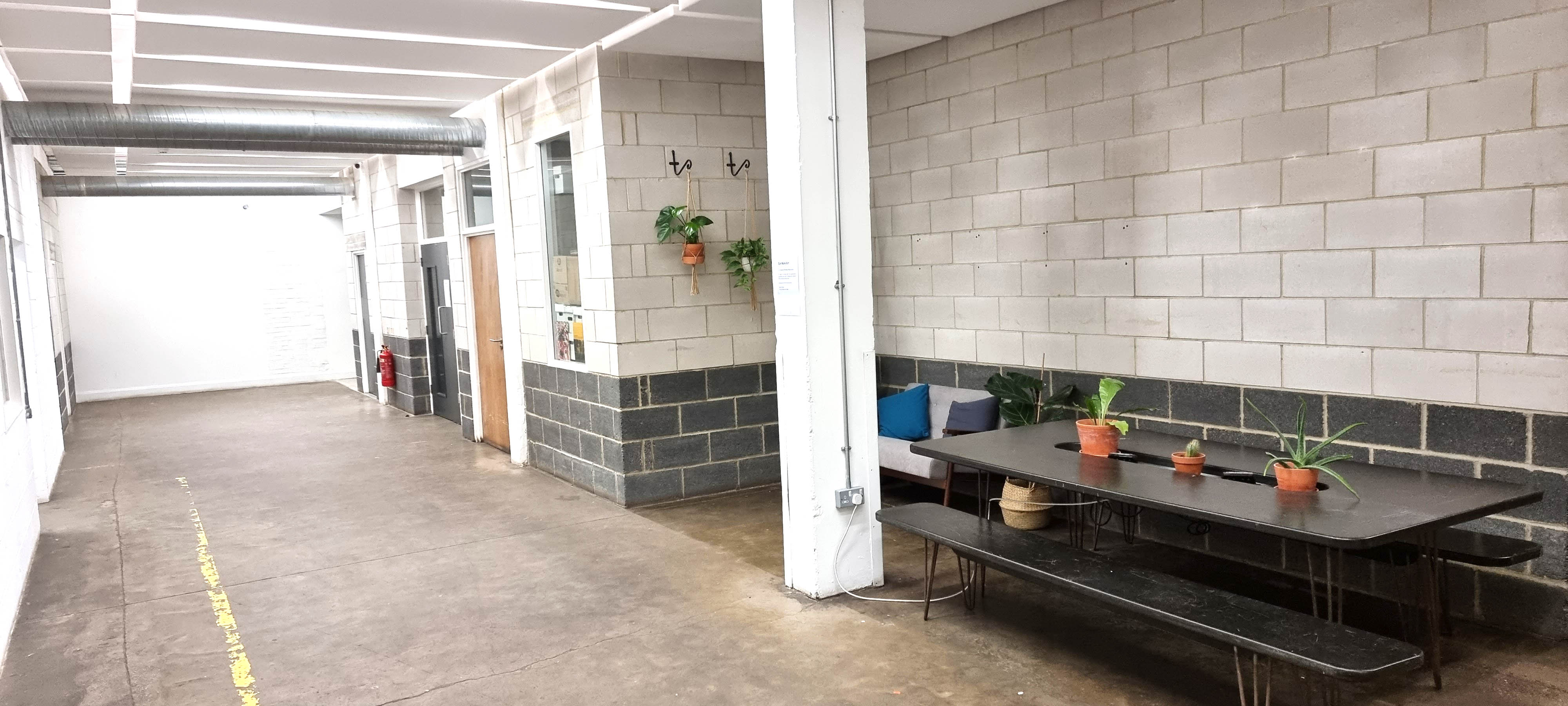 Daylight / Blackout Video / Photography/Work Shop Studio - space 1 of 3 - nazyla020yt.jpg