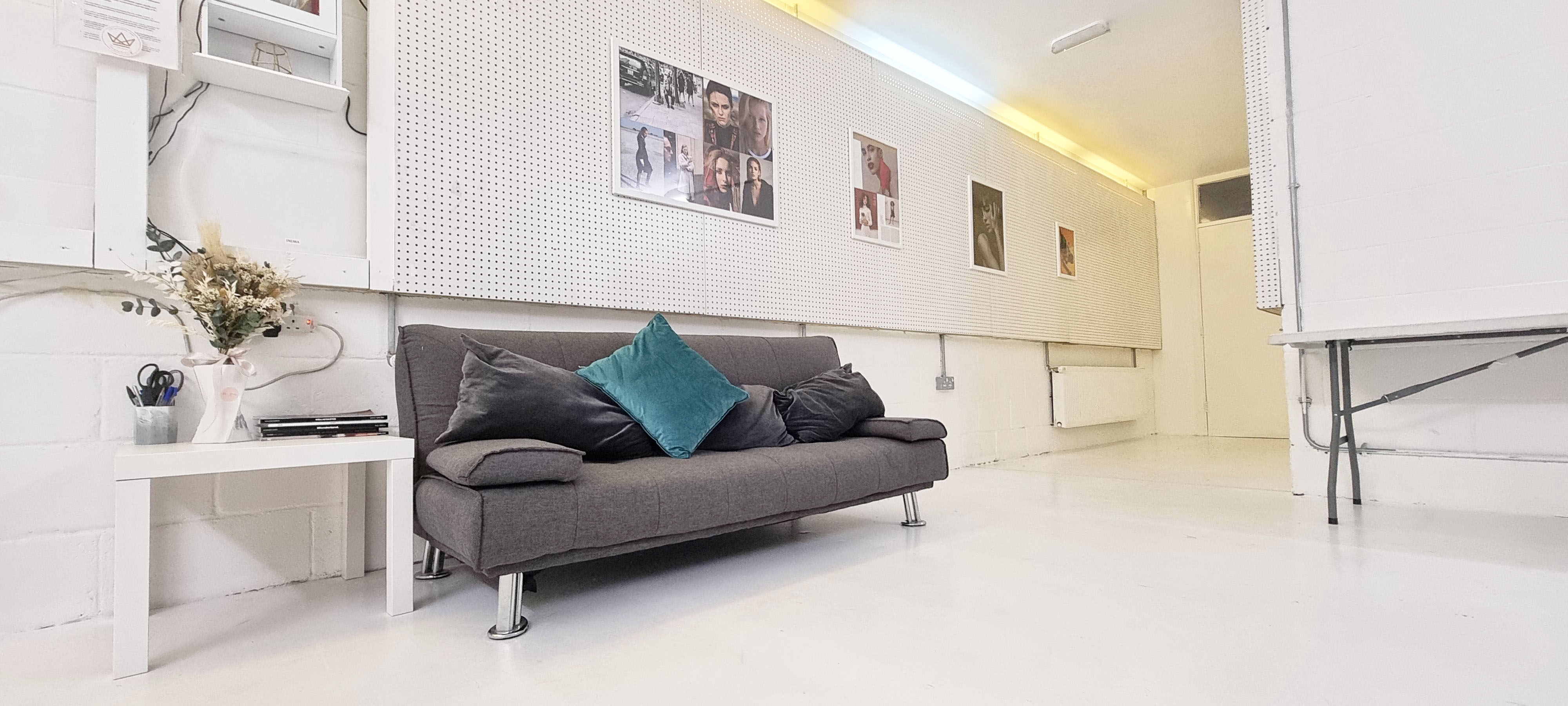Daylight / Blackout Infinity Cove Photography/Video/Events Studio - Space 2 OF 3 - f1isif211fh.jpg
