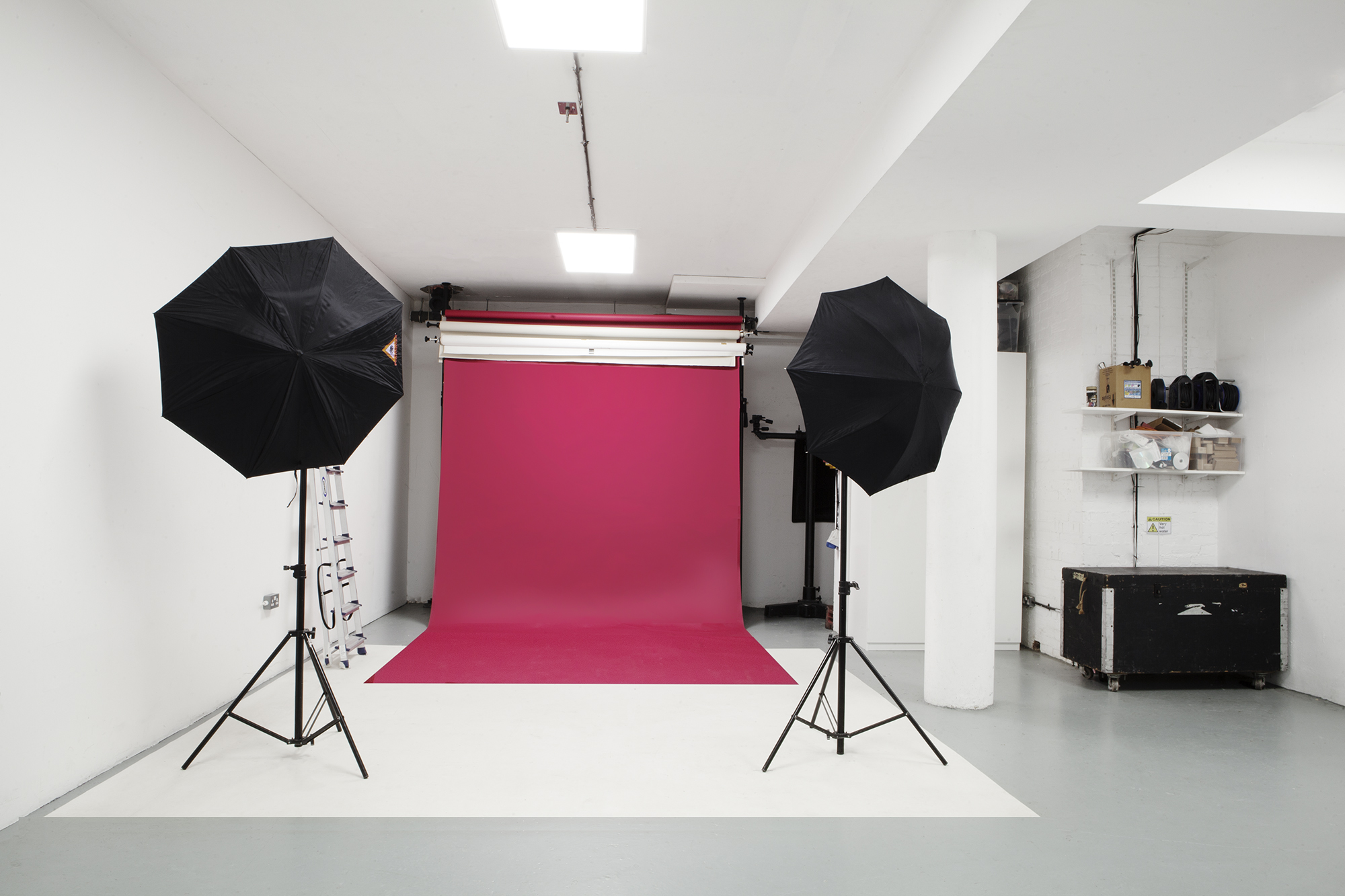 Deep Space 1 studio with pink backdrop, ideal for photo shoots and workshops.