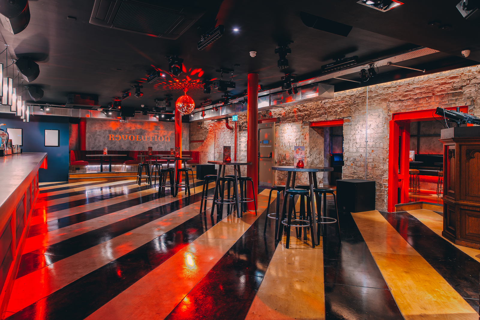 Skye Bar  - lk5rl5juxnv.jpg