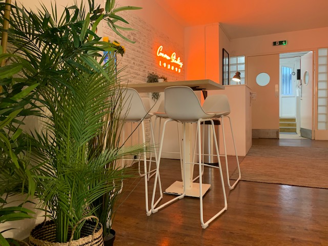 Modern lounge at Cromer Studios, ideal for networking and casual meetings.