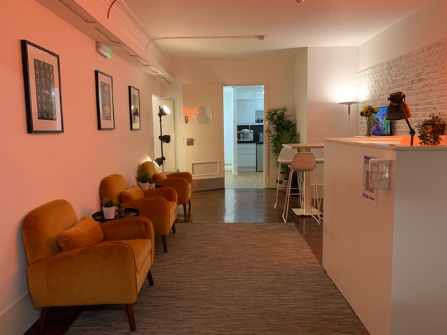 Stylish meeting space at Cromer Studios with cozy seating for networking events.