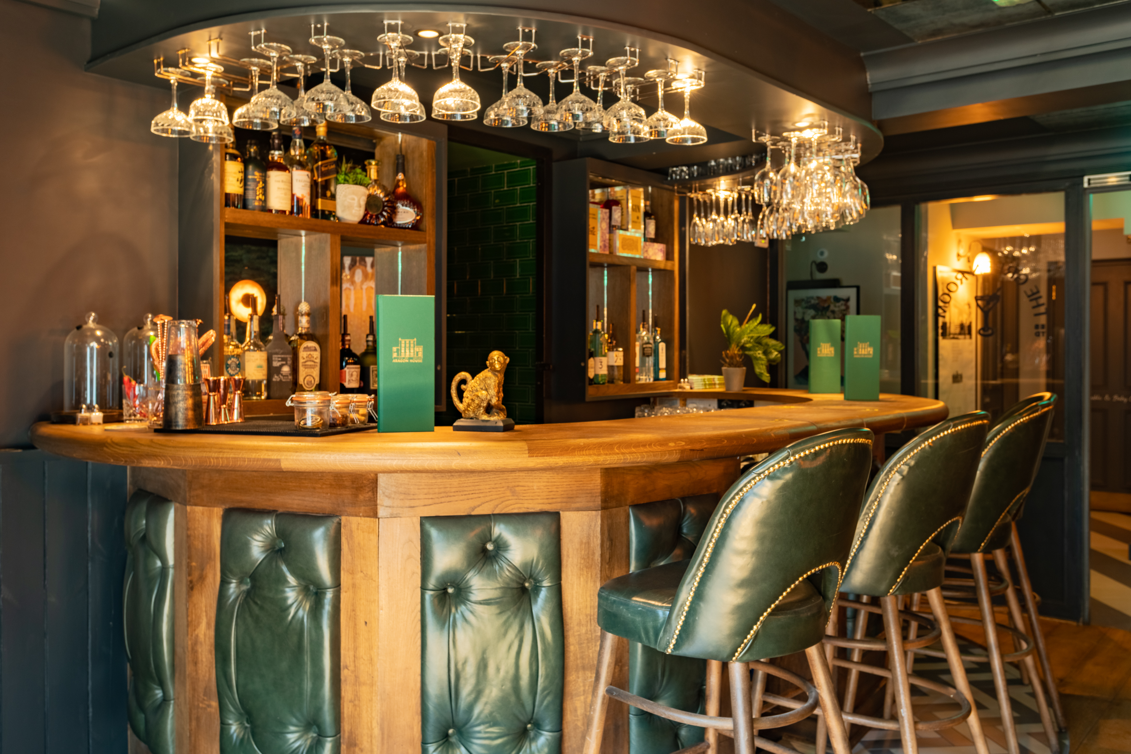 Stylish bar at Aragon House with polished wood counter, perfect for cocktail receptions.