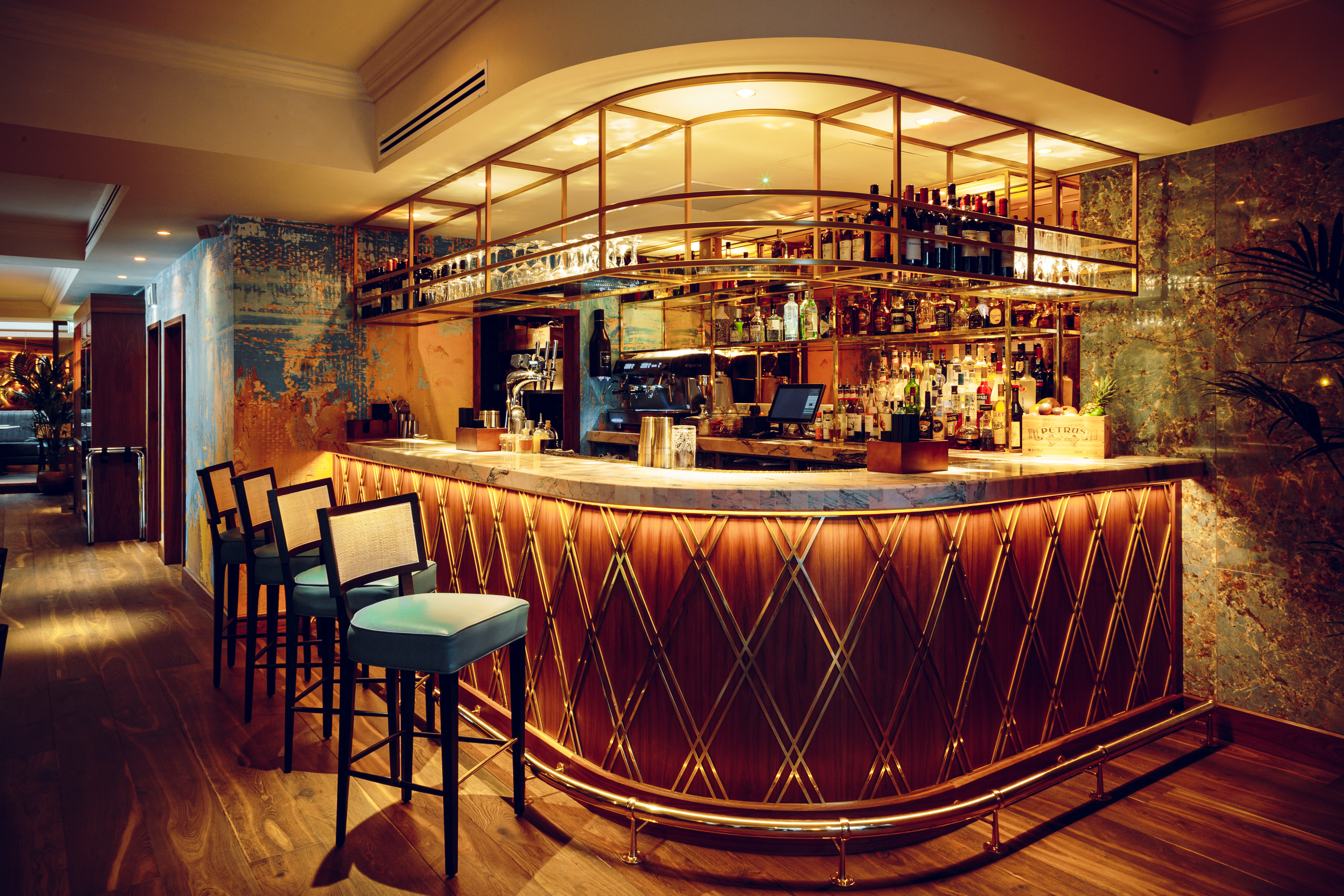 Stylish bar area in GupShup Hale, ideal for networking events and cocktail receptions.