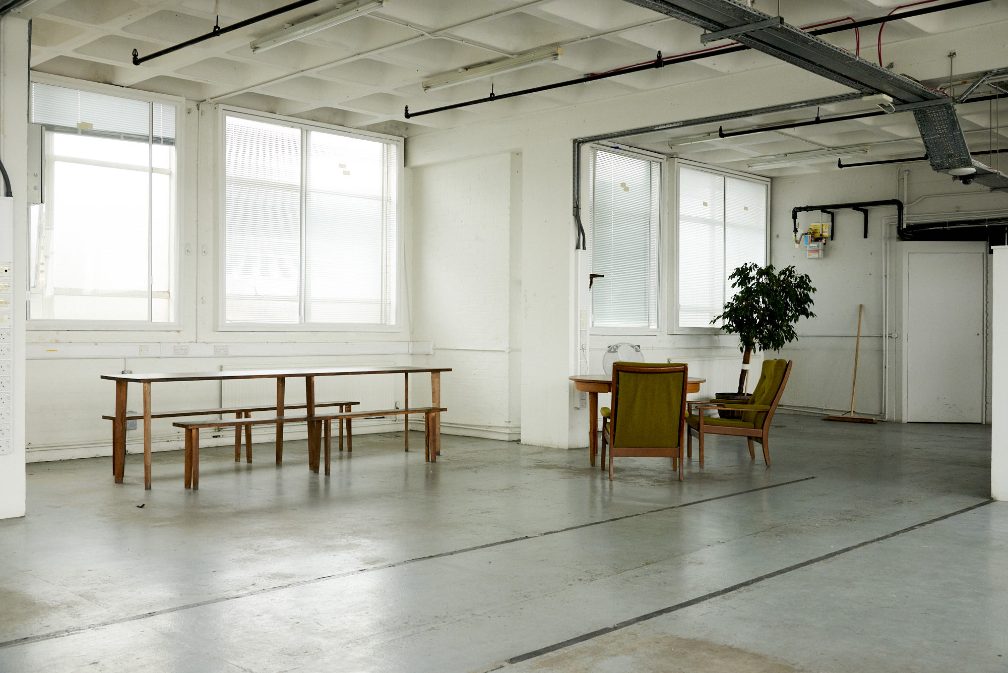 Versatile FH3 Studio event space with natural light for workshops and meetings.