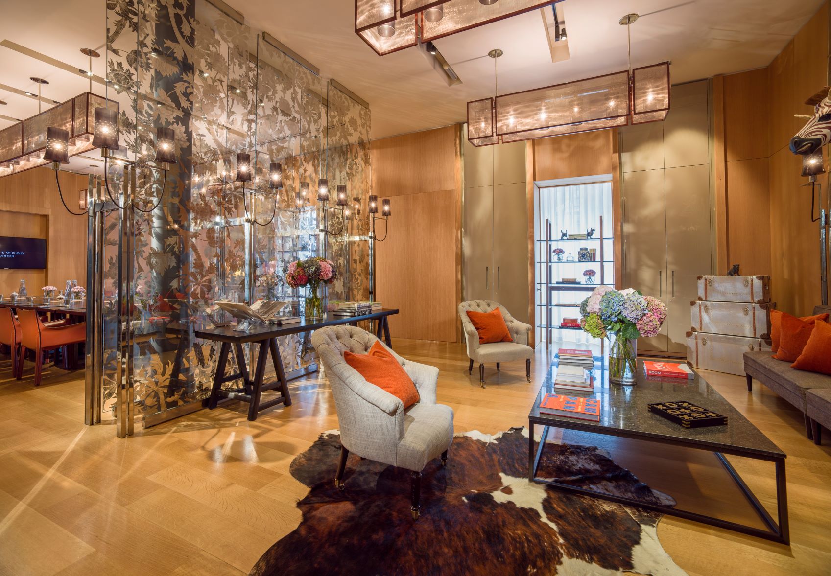 Modern meeting space in Rosewood London with elegant furnishings for intimate gatherings.