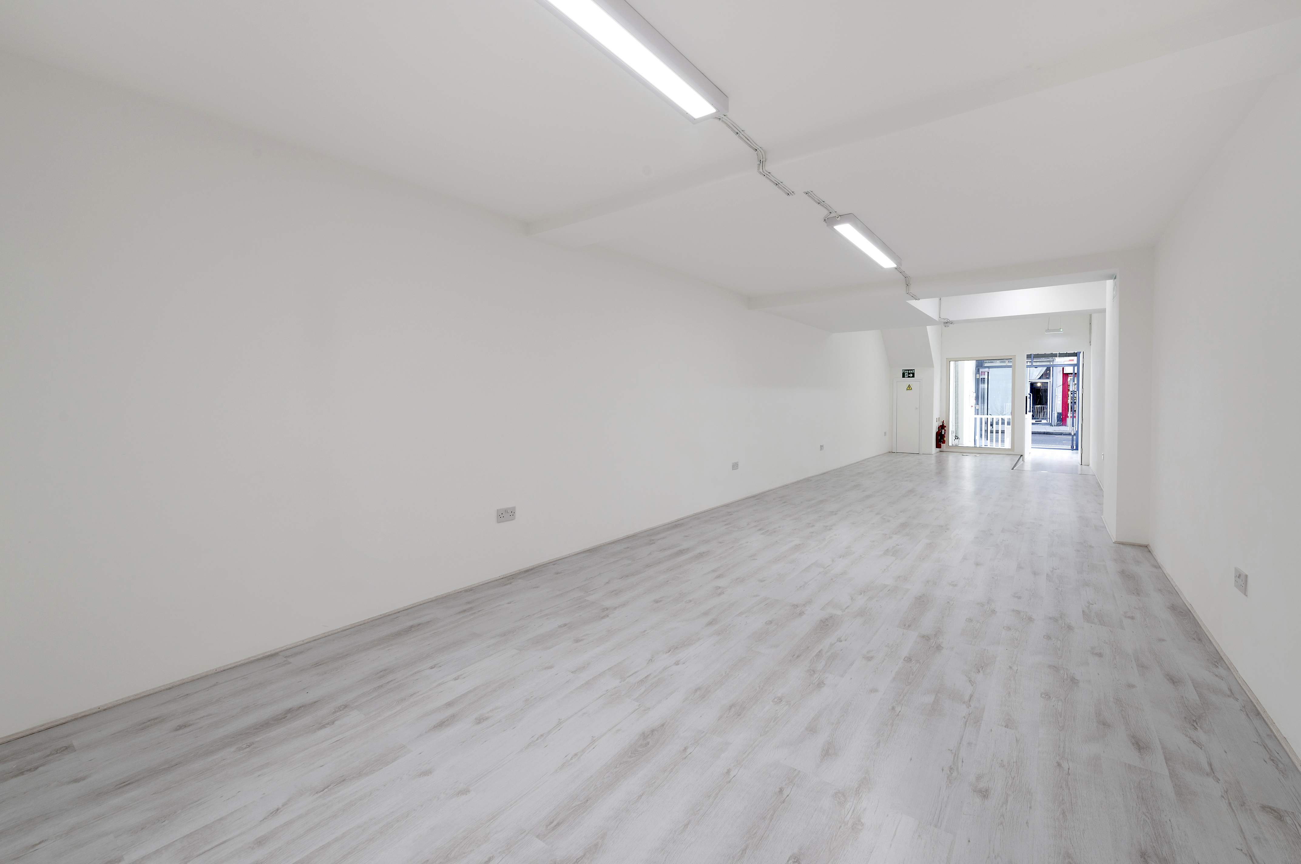 Spacious blank canvas venue with natural light for workshops and exhibitions.