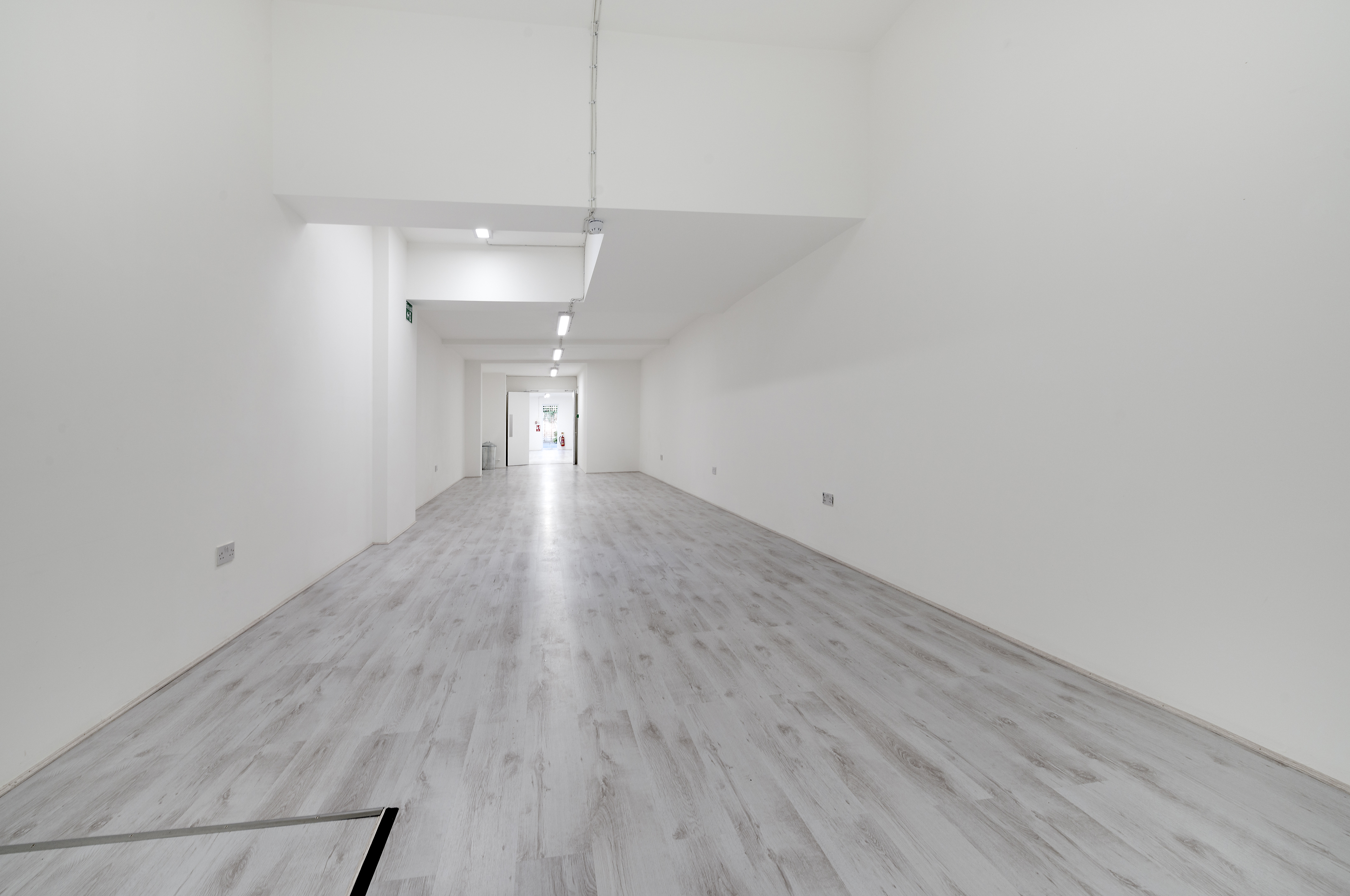 Spacious minimalist venue with natural light for workshops and corporate events.