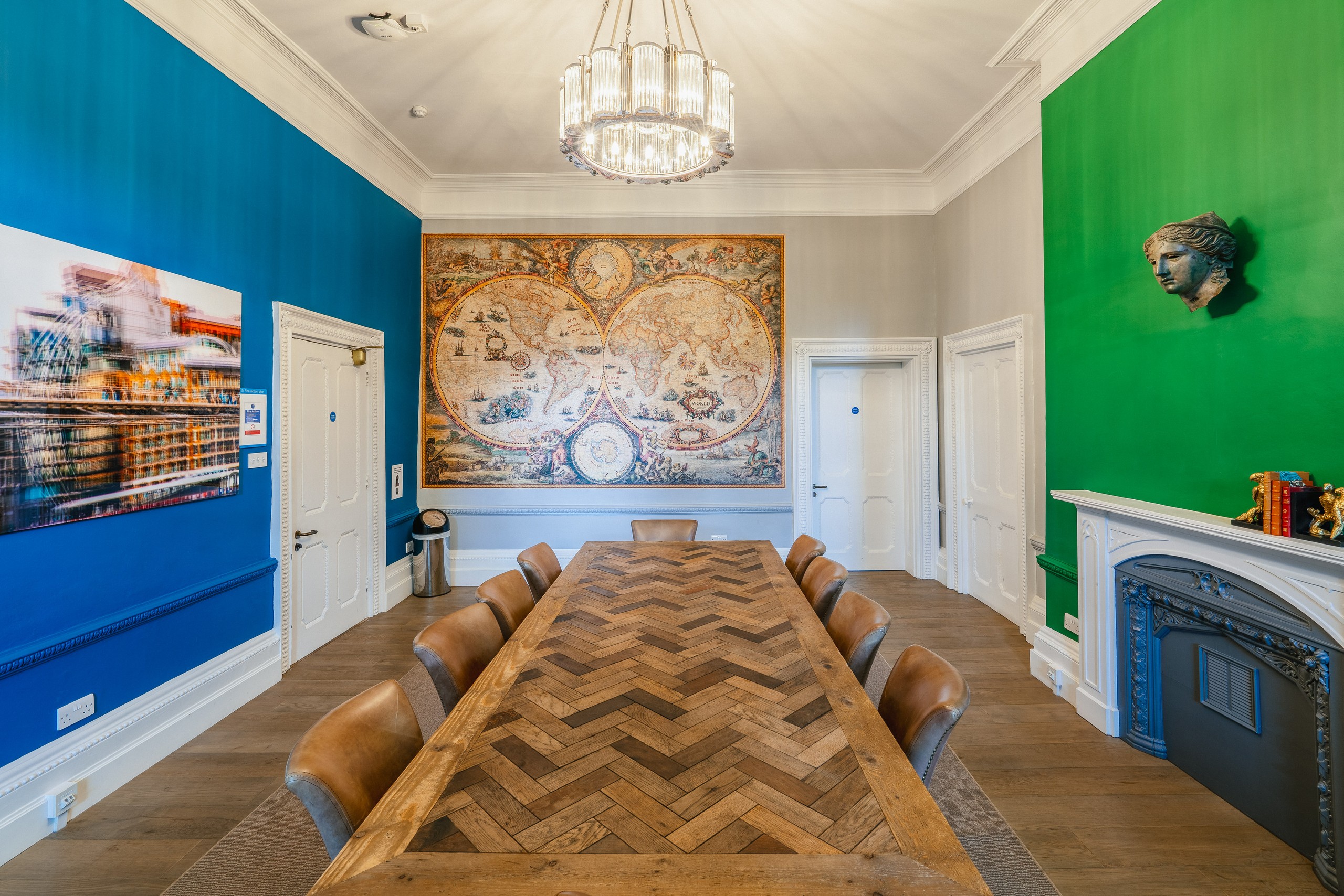 Stylish meeting room with herringbone table, ideal for creative brainstorming sessions.