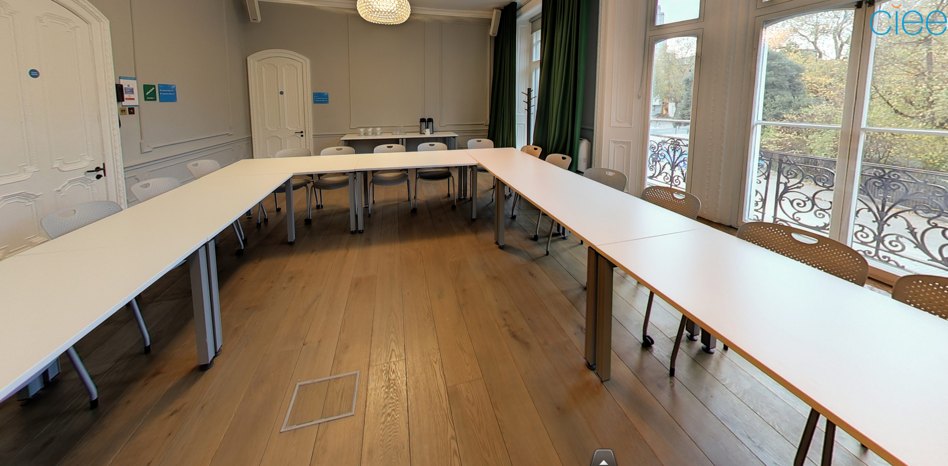 Notting Hill Room at CIEE London, U-shaped meeting space for workshops and presentations.