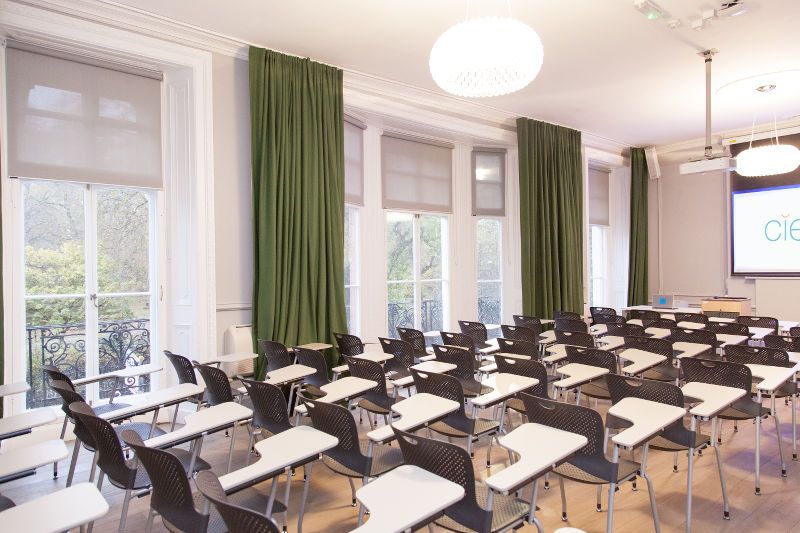 Notting Hill Room at CIEE London: modern classroom with natural light for events and meetings.