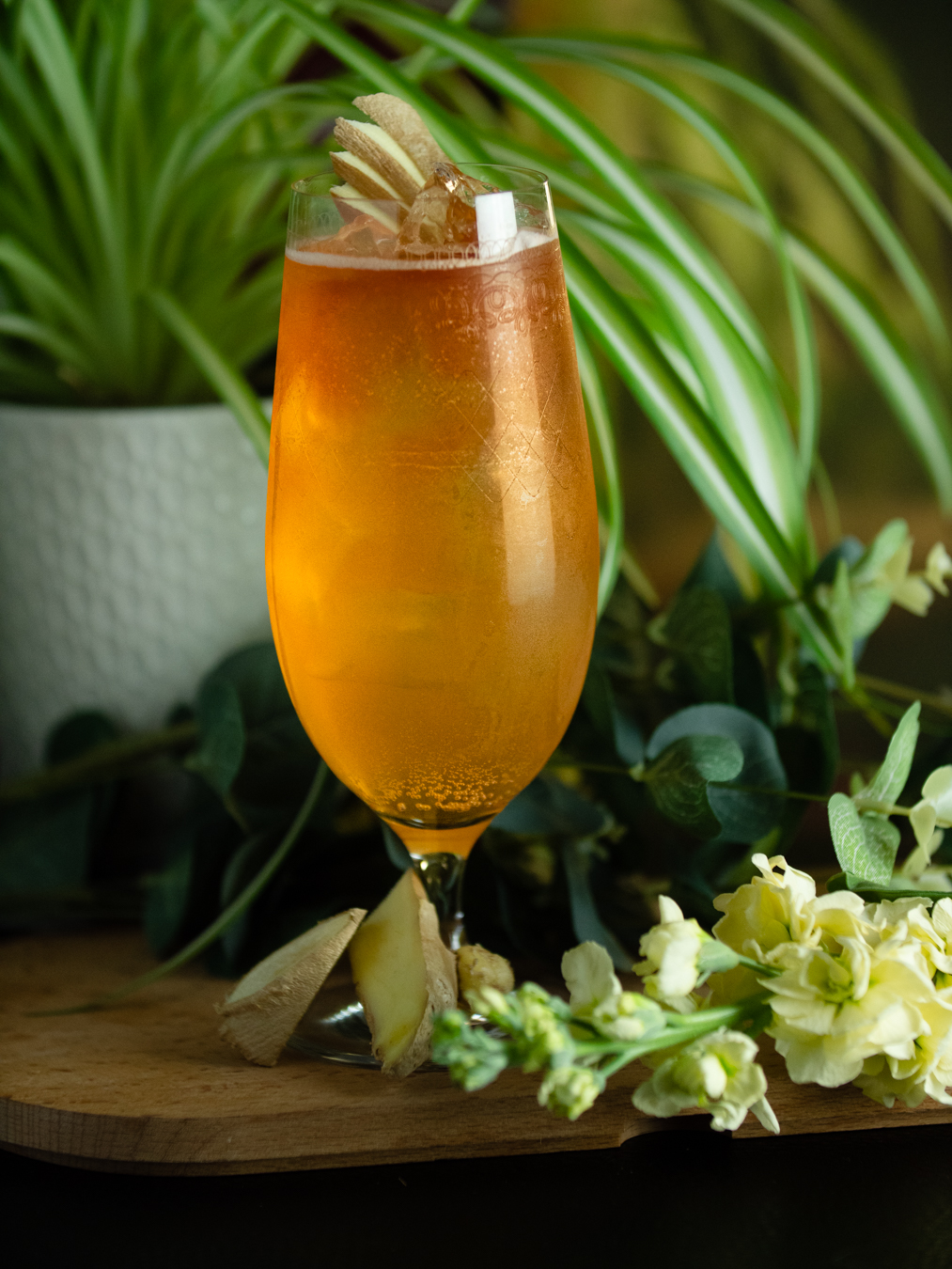 The Main Bar - 4iy5lyz4ew0.jpg