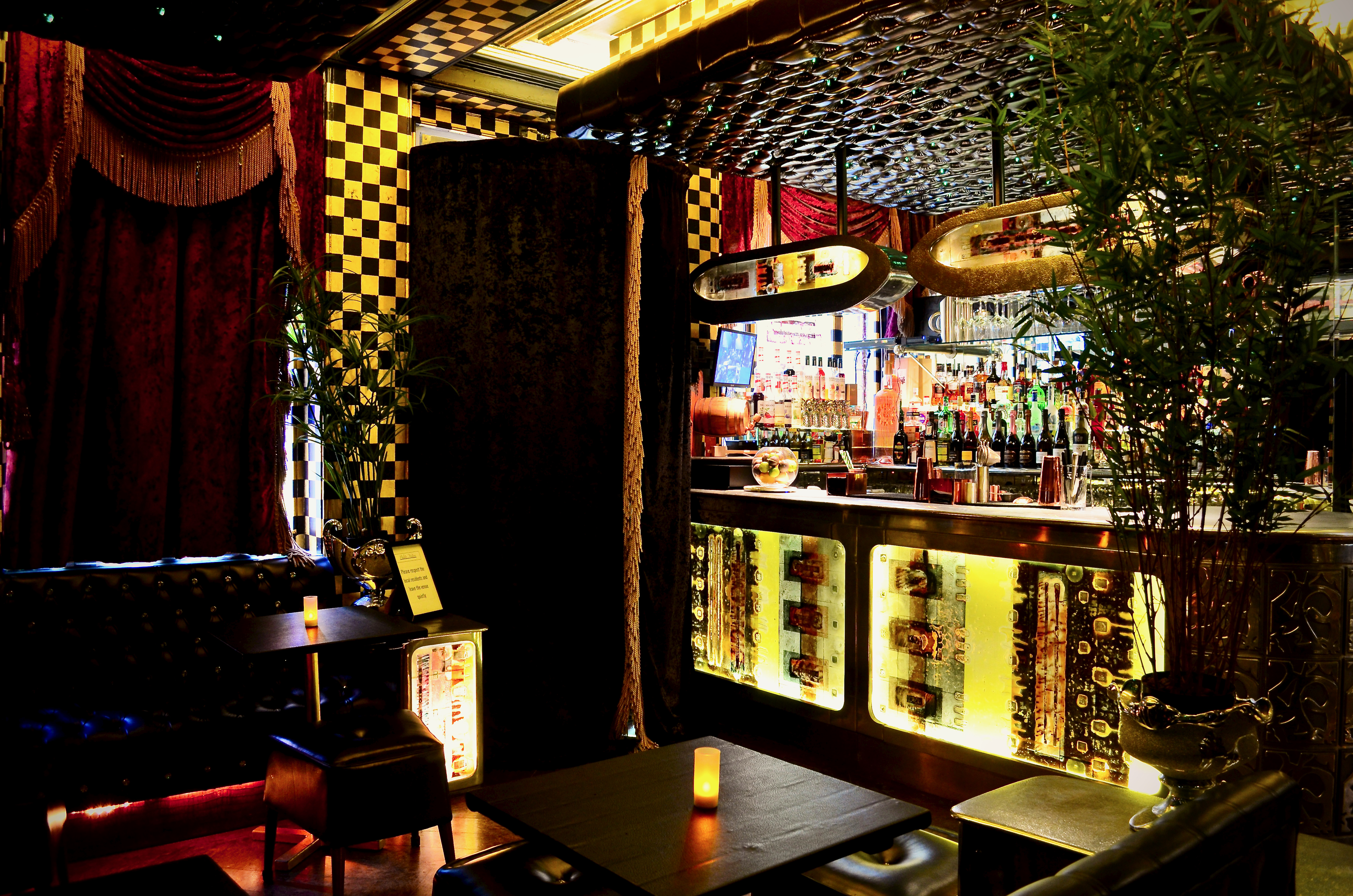 Vibrant Main Bar at 1989 Clubhouse, ideal for networking events and cocktail receptions.